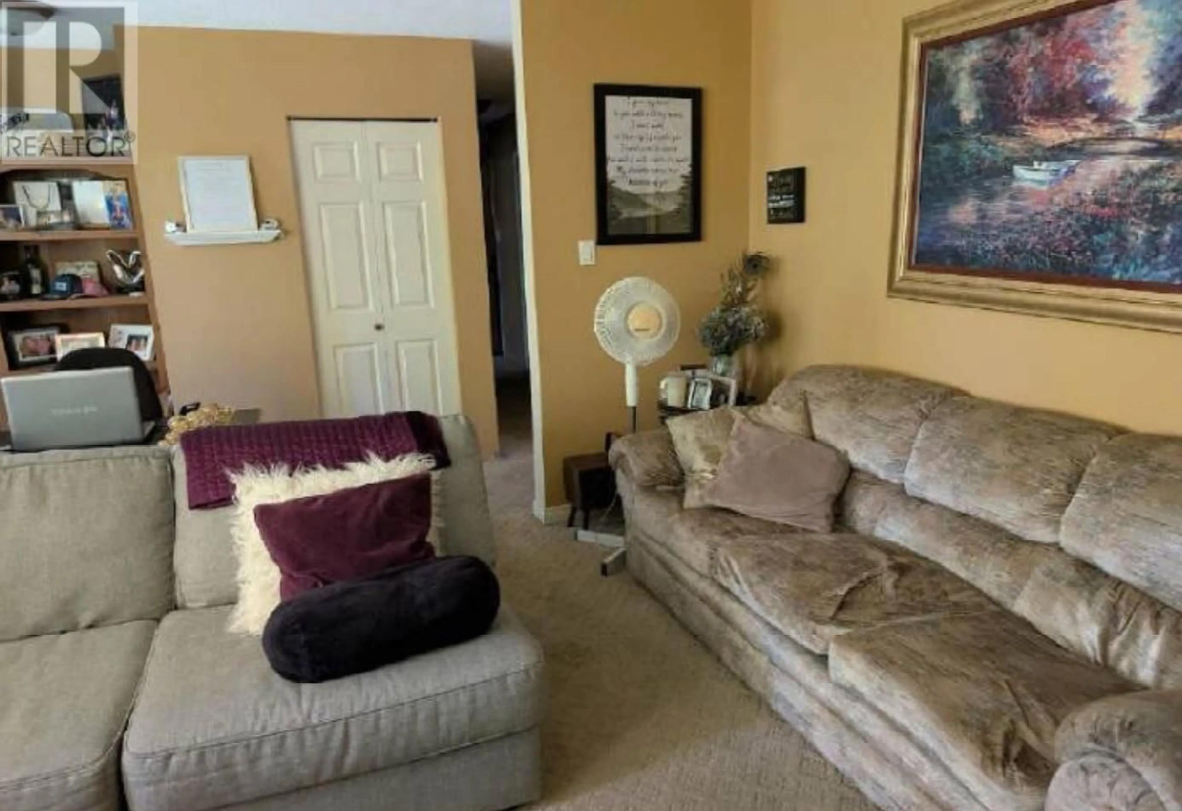 Living room with furniture, unknown for 431 50 STREET NORTHWEST, Salmon Arm British Columbia V1E3B1