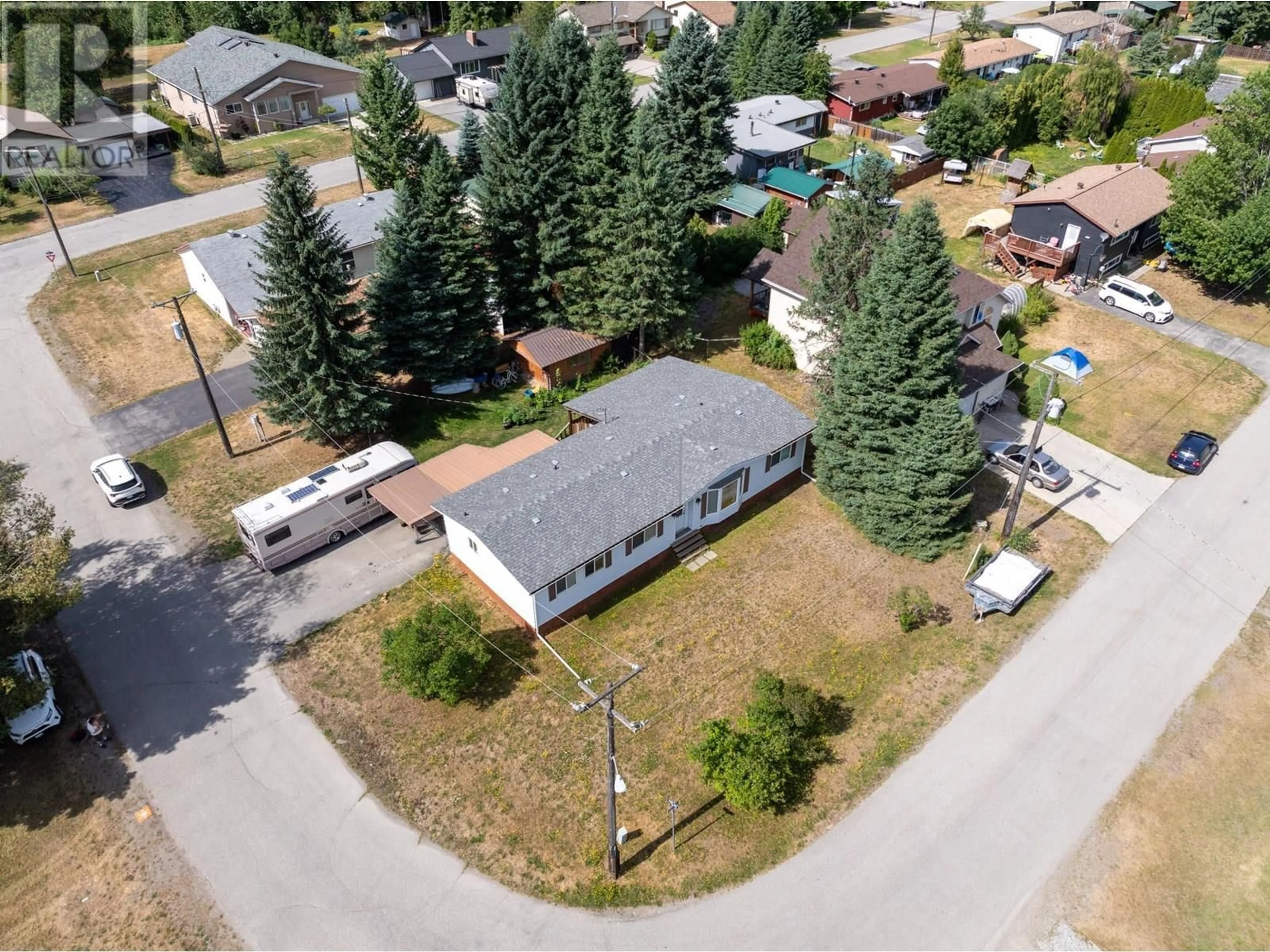 A pic from outside/outdoor area/front of a property/back of a property/a pic from drone, street for 901 EIGHTH STREET, Salmo British Columbia V0G1Z0