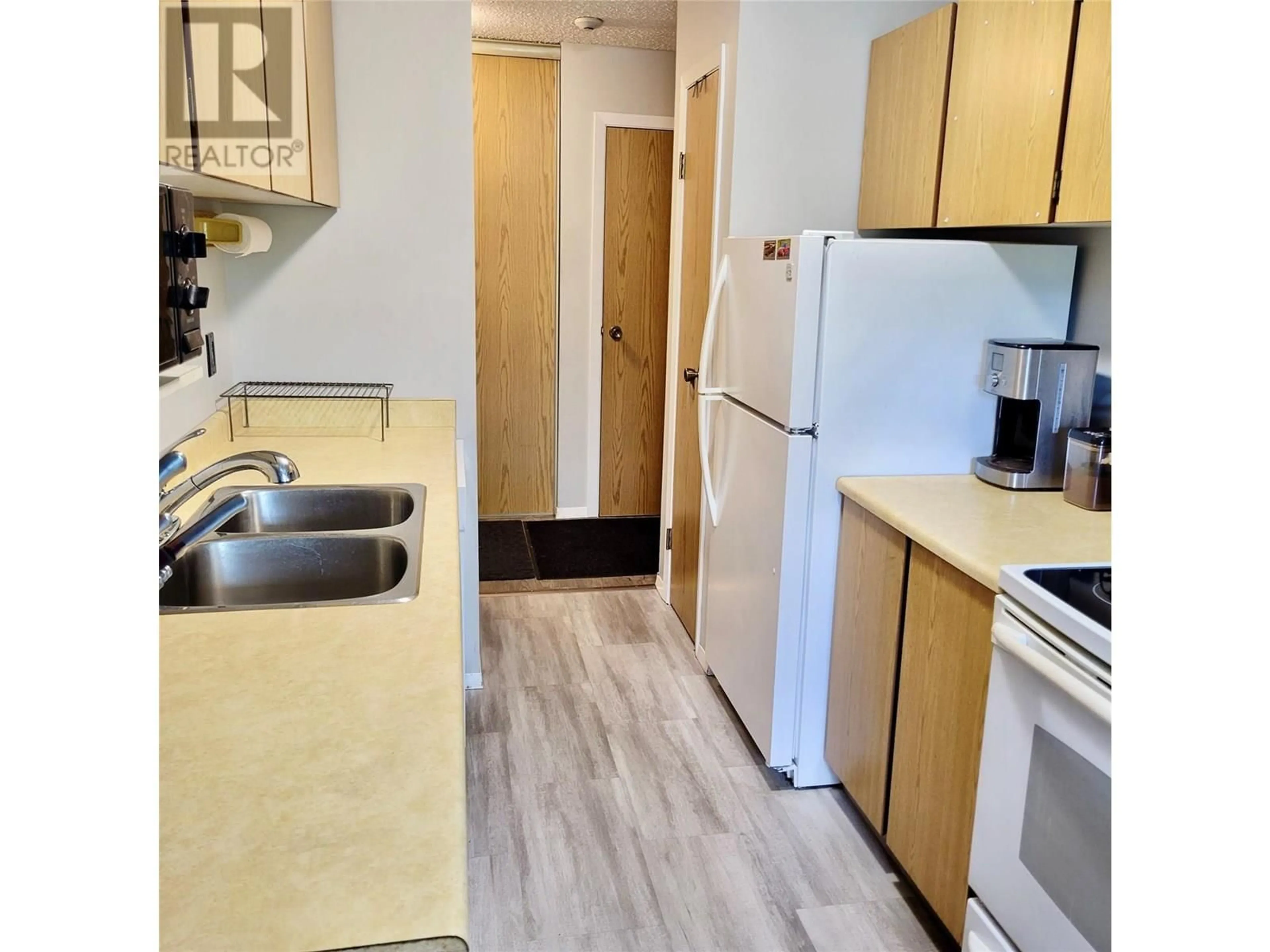 Standard kitchen, unknown for 418 - 10 CARIBOO DRIVE, Elkford British Columbia V0B1H0