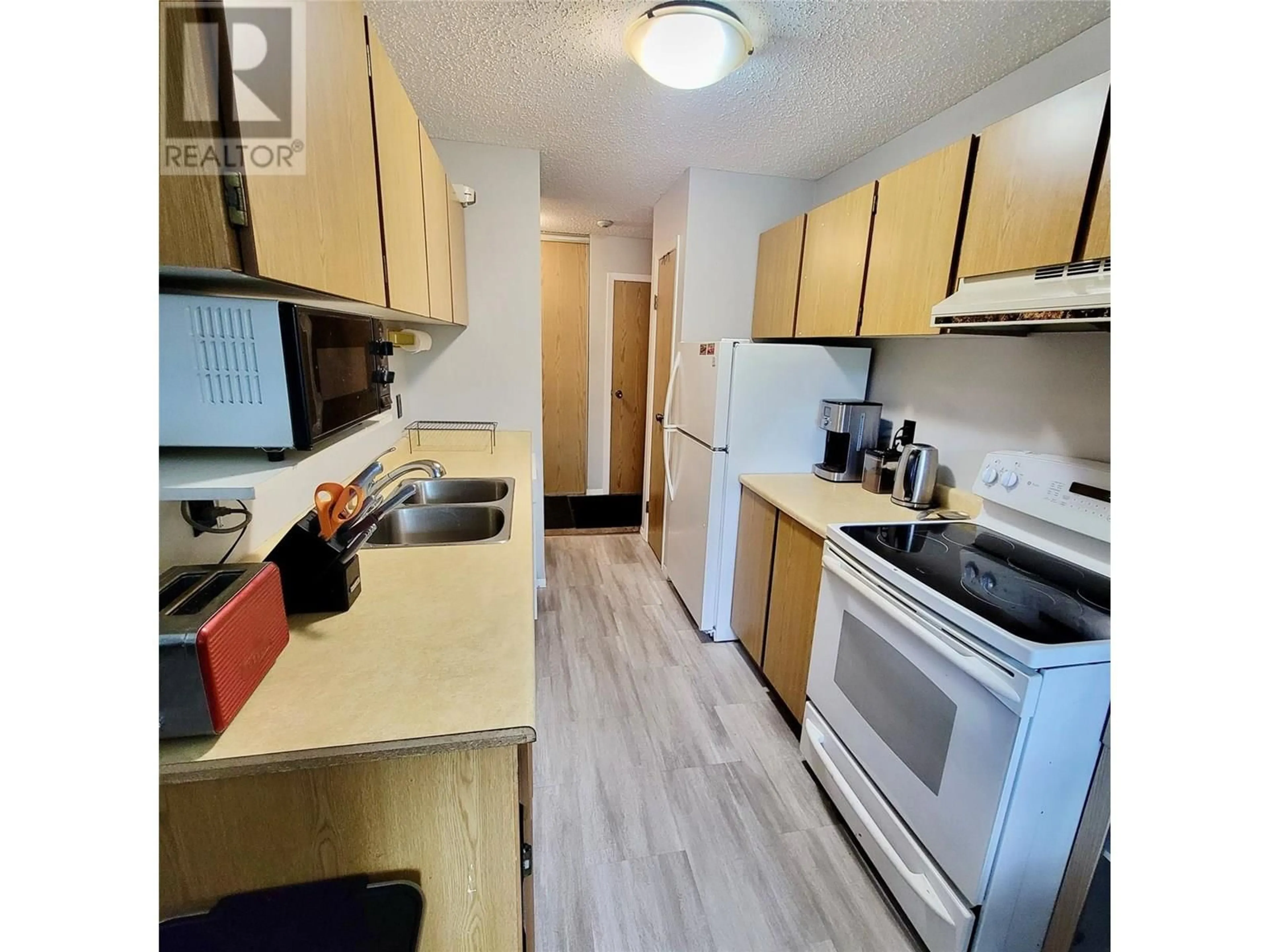 Standard kitchen, unknown for 418 - 10 CARIBOO DRIVE, Elkford British Columbia V0B1H0
