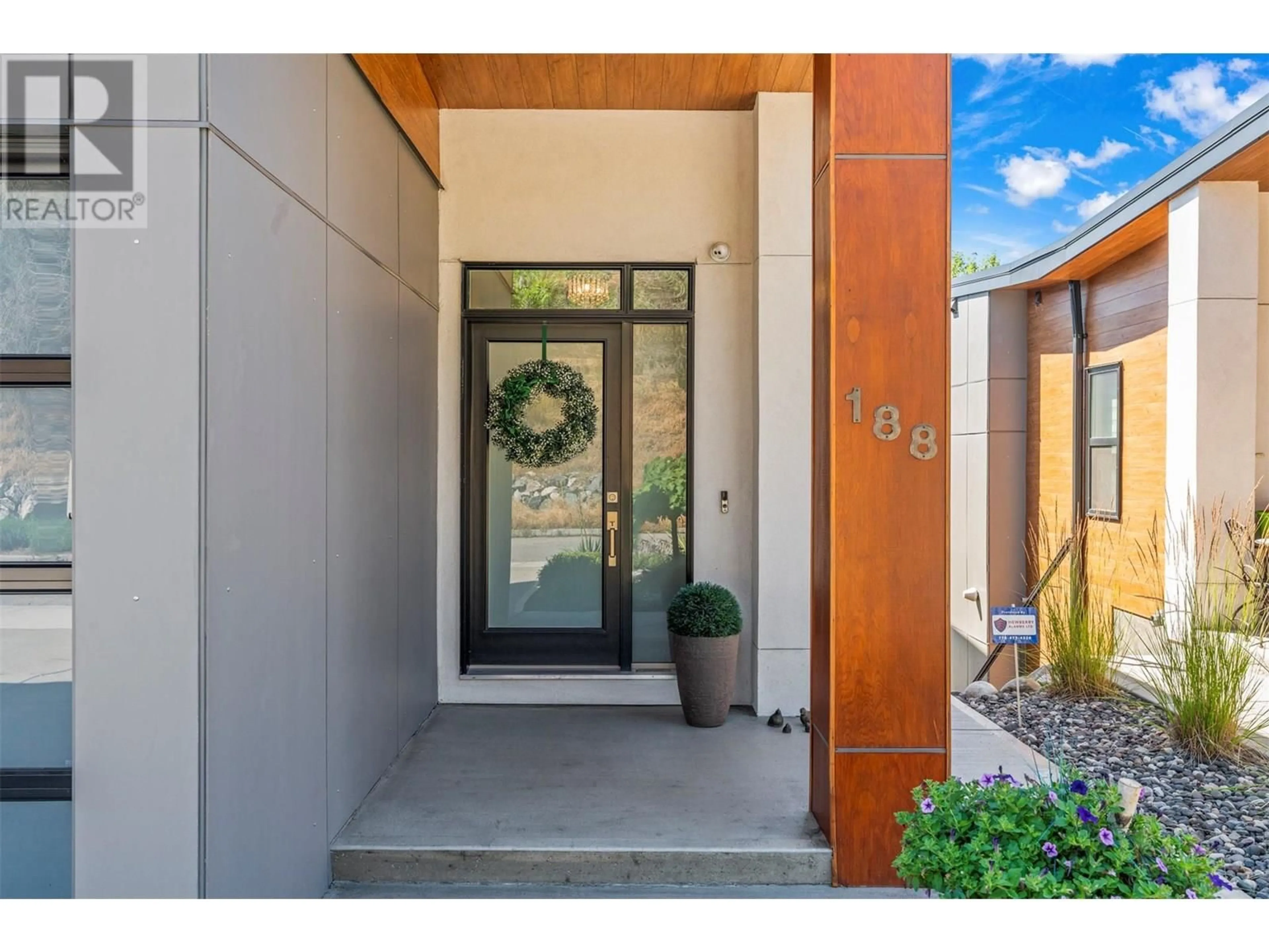 Indoor entryway for 188 VINEYARD WAY, Vernon British Columbia V1H1Z7