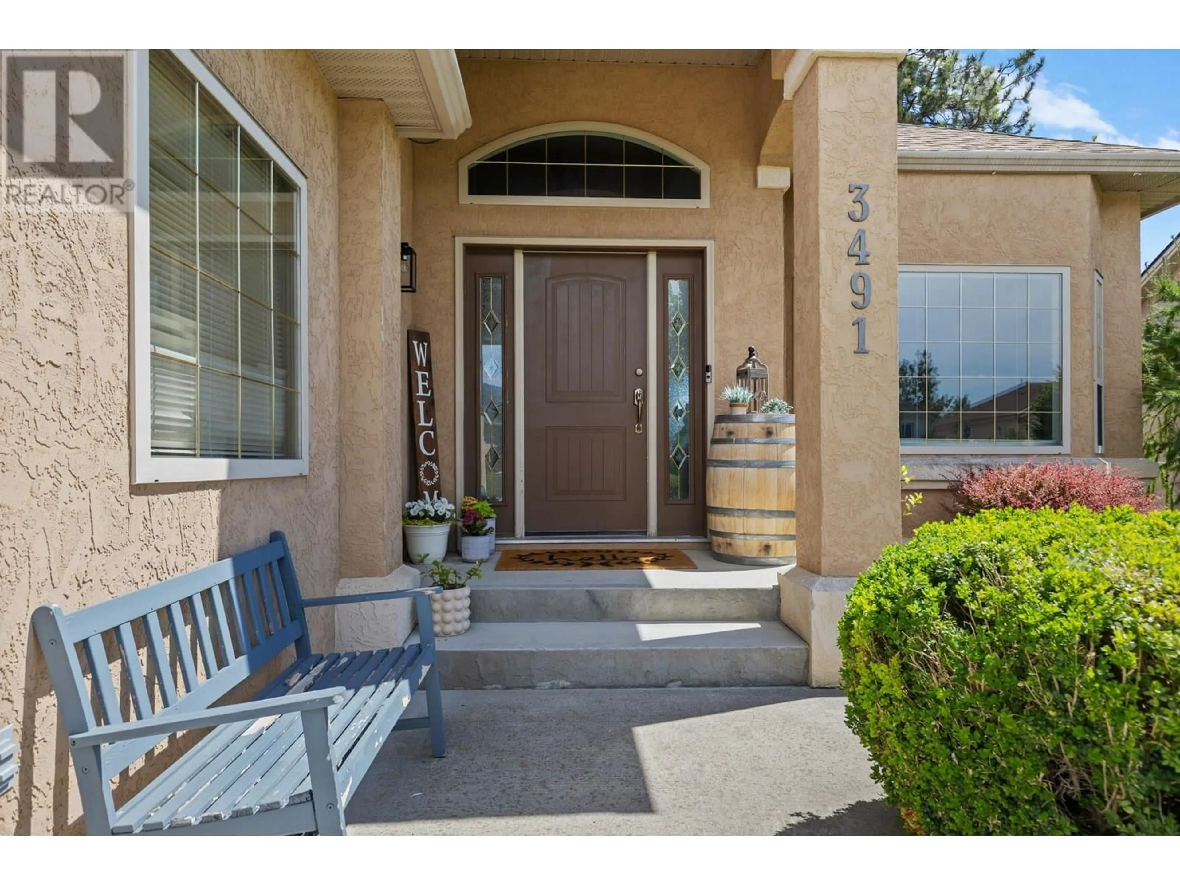 Indoor entryway for 3491 RIDGE BOULEVARD, West Kelowna British Columbia V4T2T1