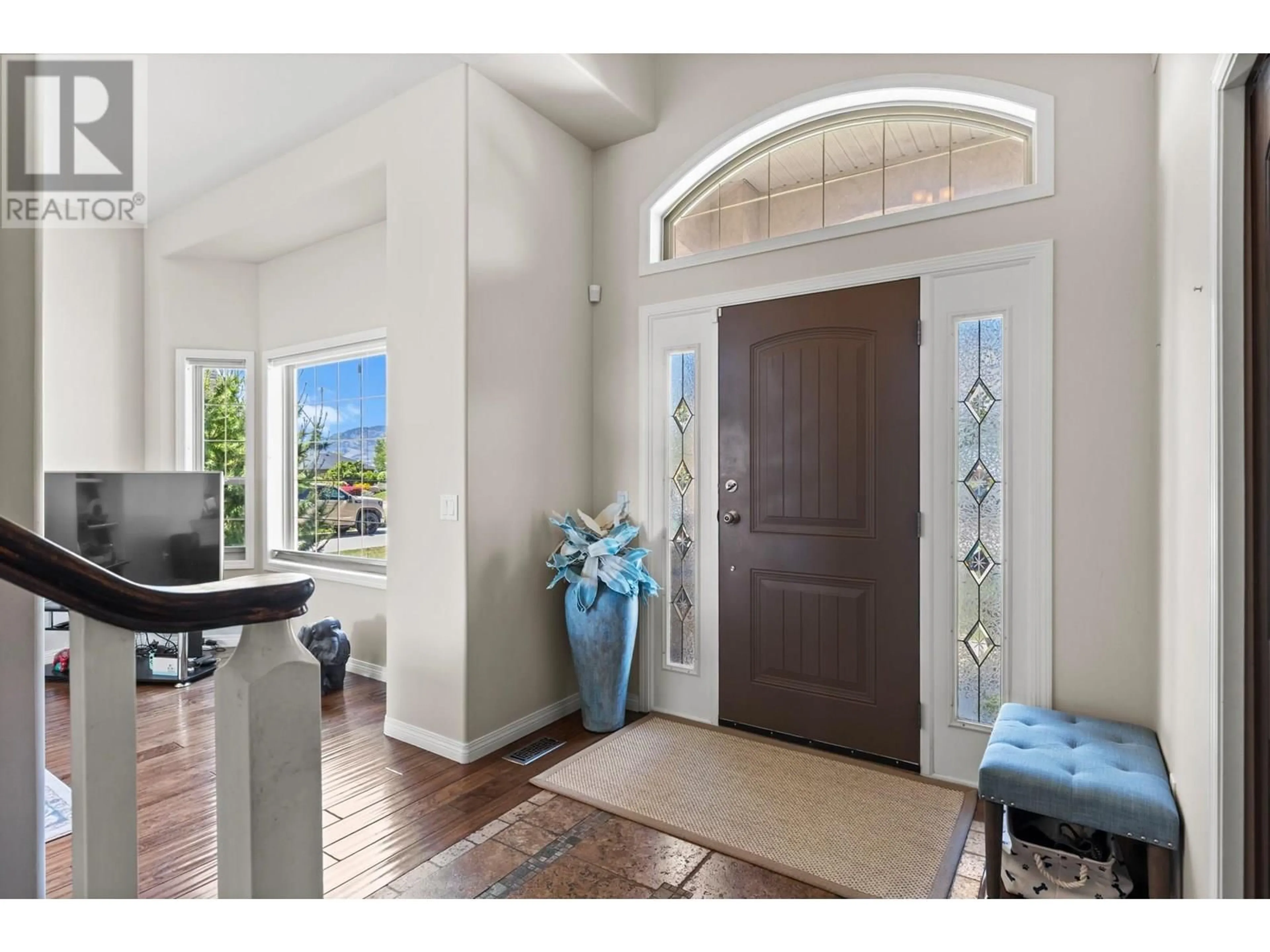Indoor entryway for 3491 RIDGE BOULEVARD, West Kelowna British Columbia V4T2T1