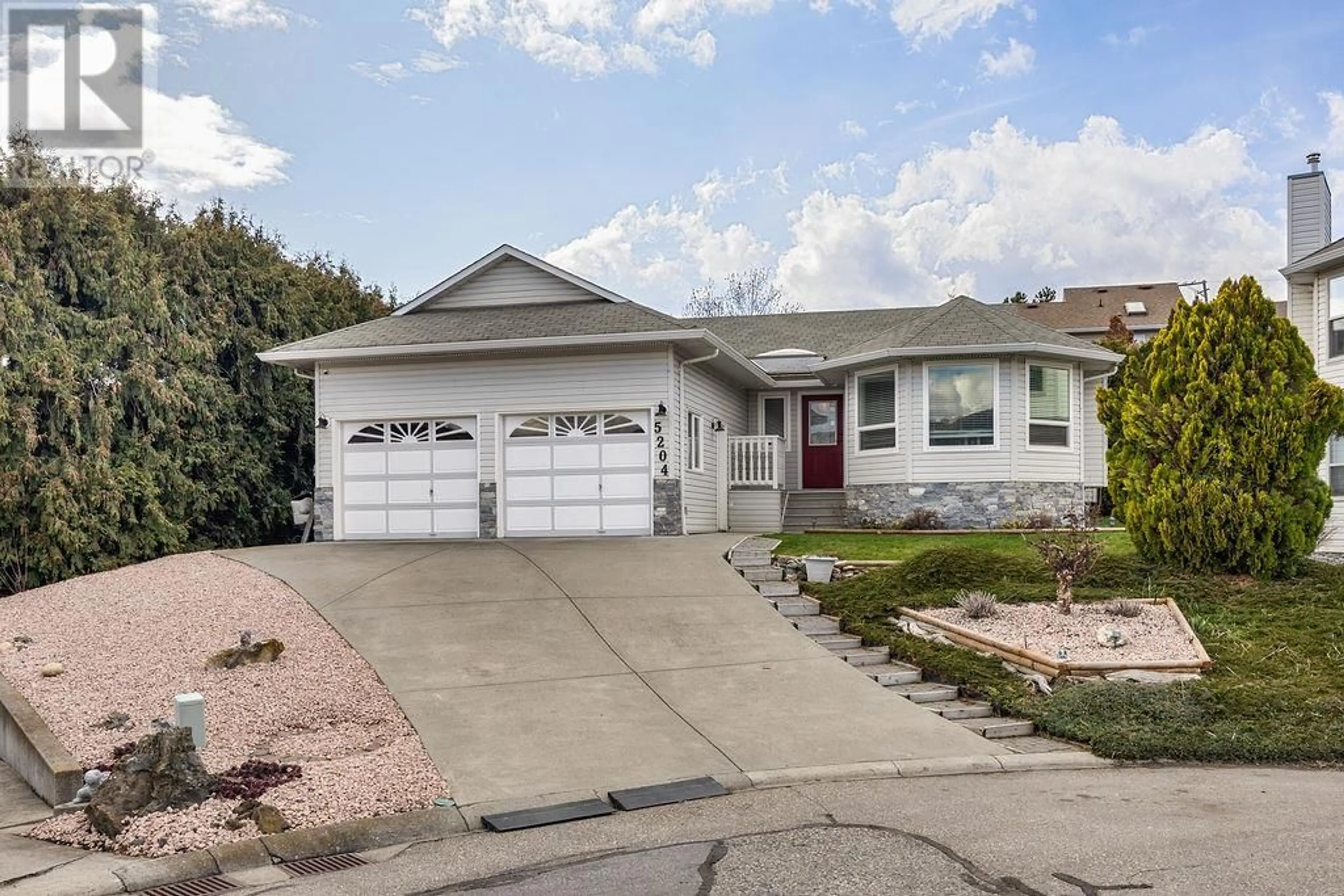 Home with vinyl exterior material, street for 5204 SANDON PLACE, Vernon British Columbia V1H1A3
