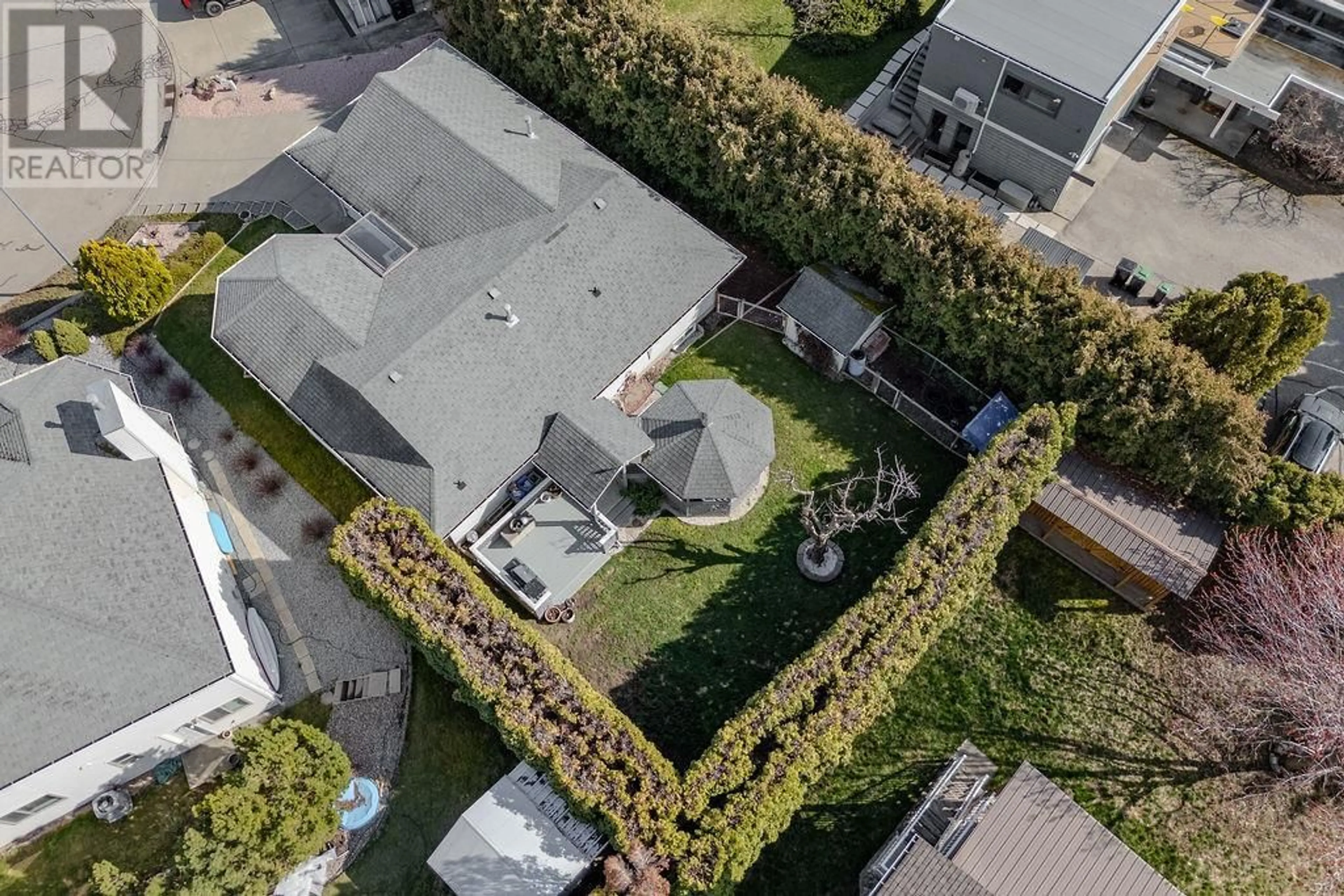 A pic from outside/outdoor area/front of a property/back of a property/a pic from drone, street for 5204 SANDON PLACE, Vernon British Columbia V1H1A3