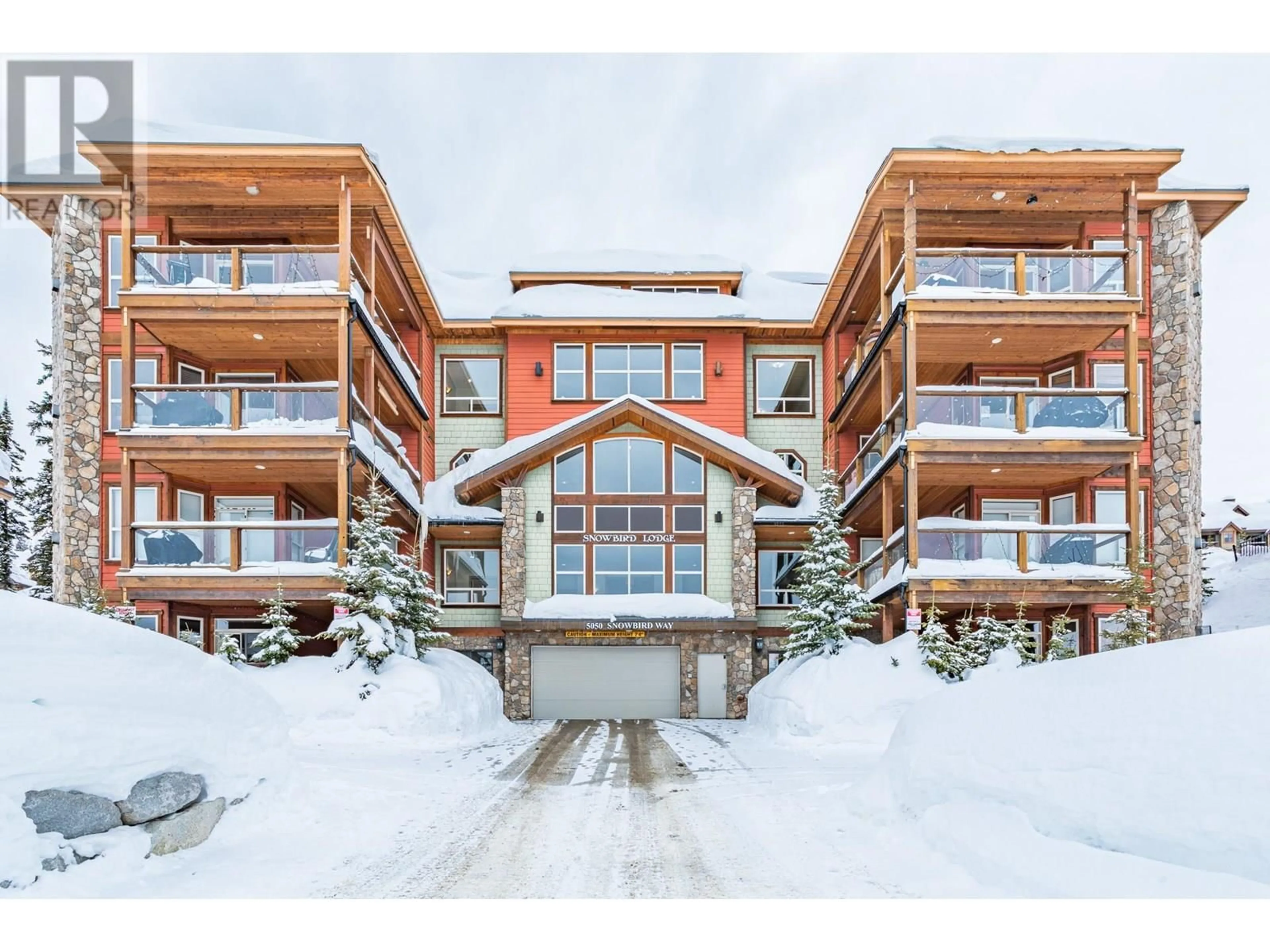 Indoor foyer for 405 - 5050 SNOWBIRD WAY, Big White British Columbia V1P1P3