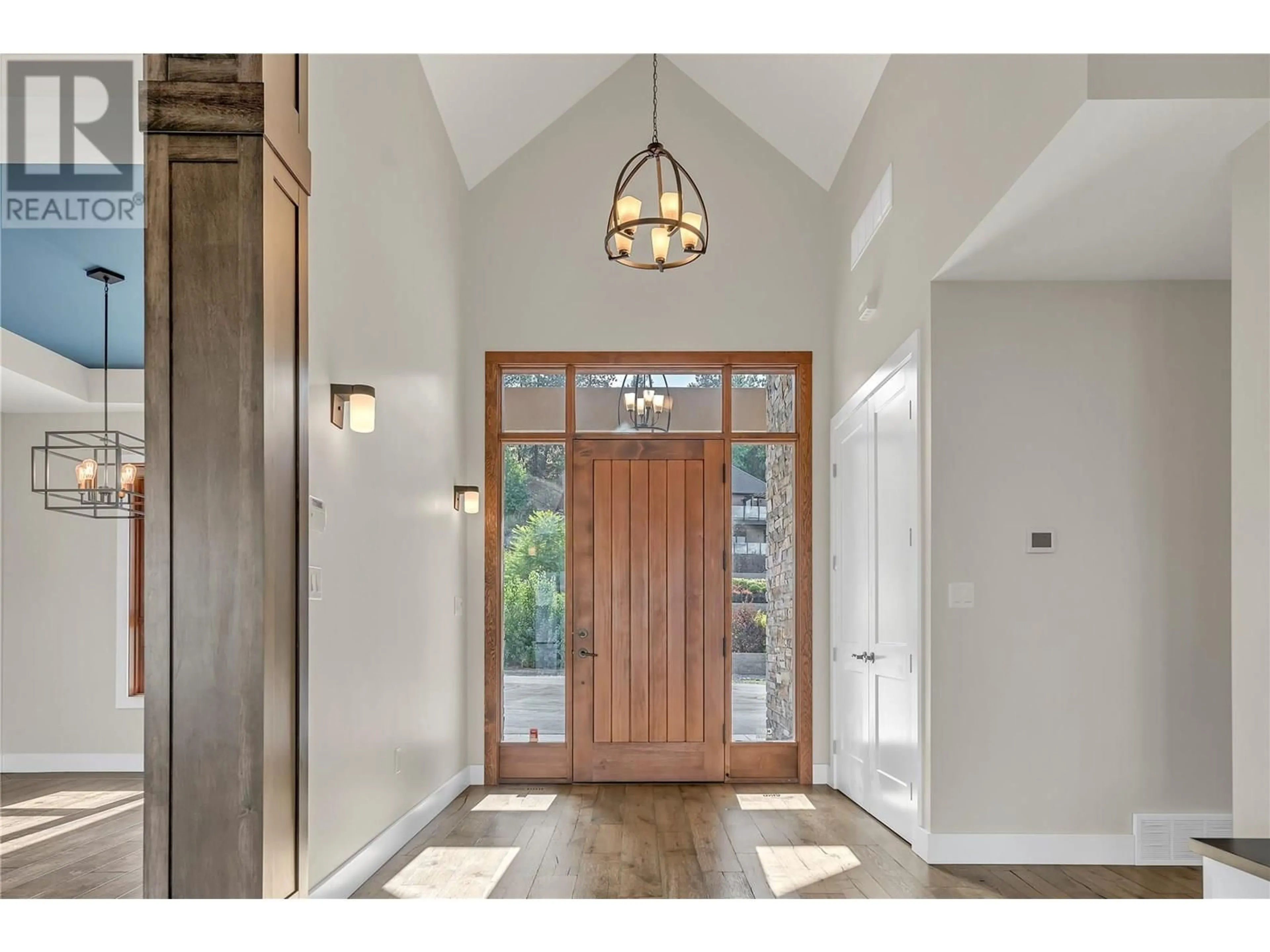 Indoor entryway for 135 FLAGSTONE RISE, Naramata British Columbia V0H1N1