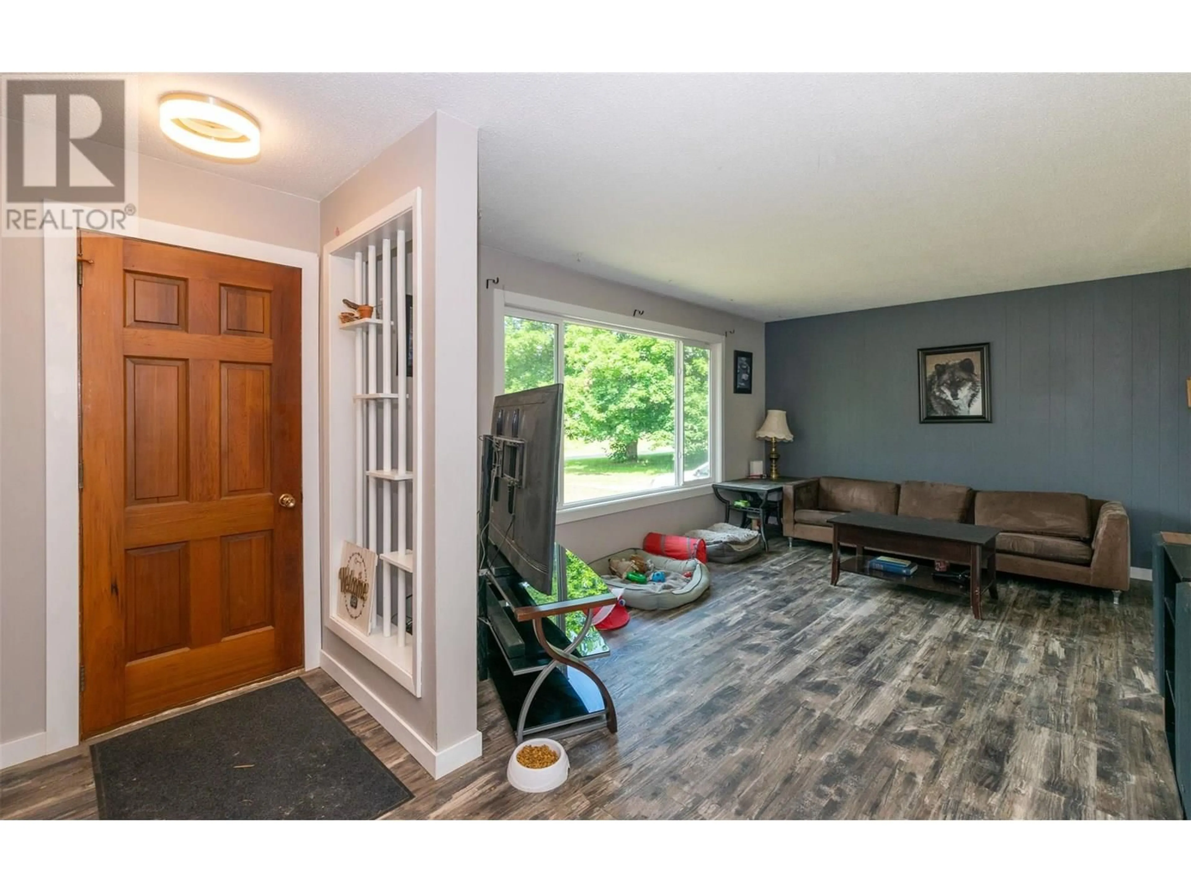 Indoor entryway for 6791 SONORA FRONTAGE ROAD, Salmon Arm British Columbia V1E2Y6