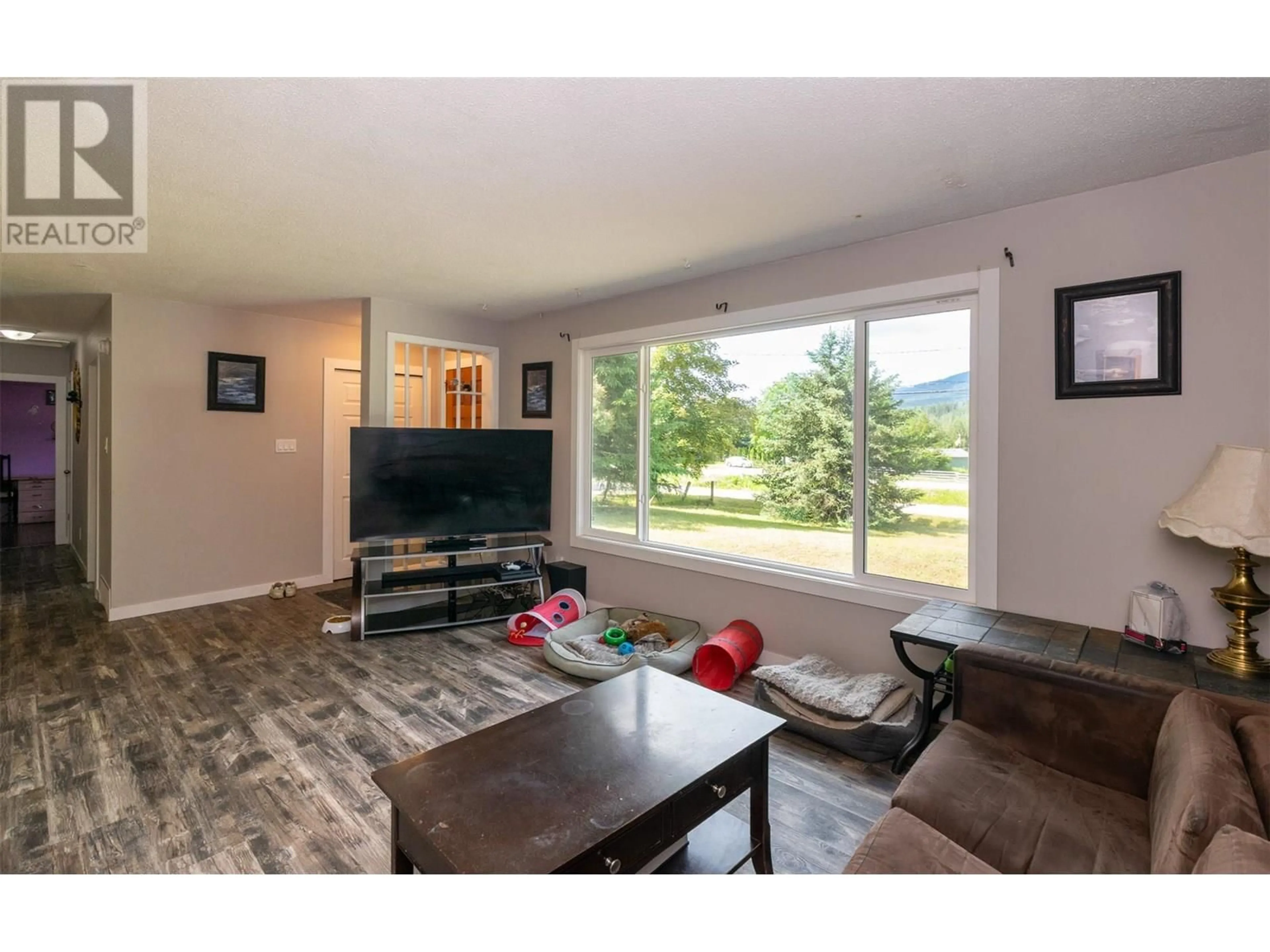 Living room with furniture, unknown for 6791 SONORA FRONTAGE ROAD, Salmon Arm British Columbia V1E2Y6
