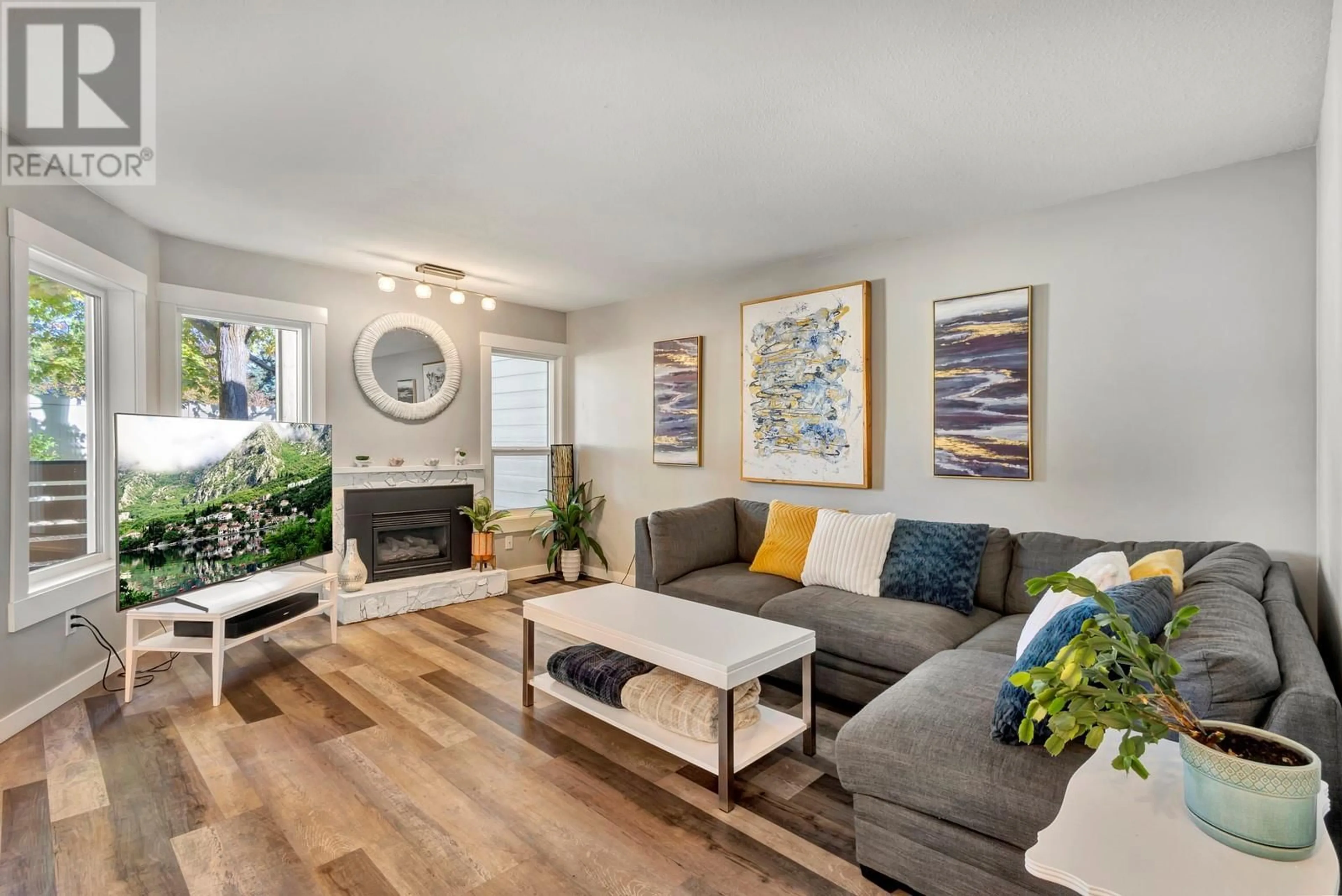 Living room with furniture, wood/laminate floor for 109 - 2125 BURTCH ROAD, Kelowna British Columbia V1Y8N1