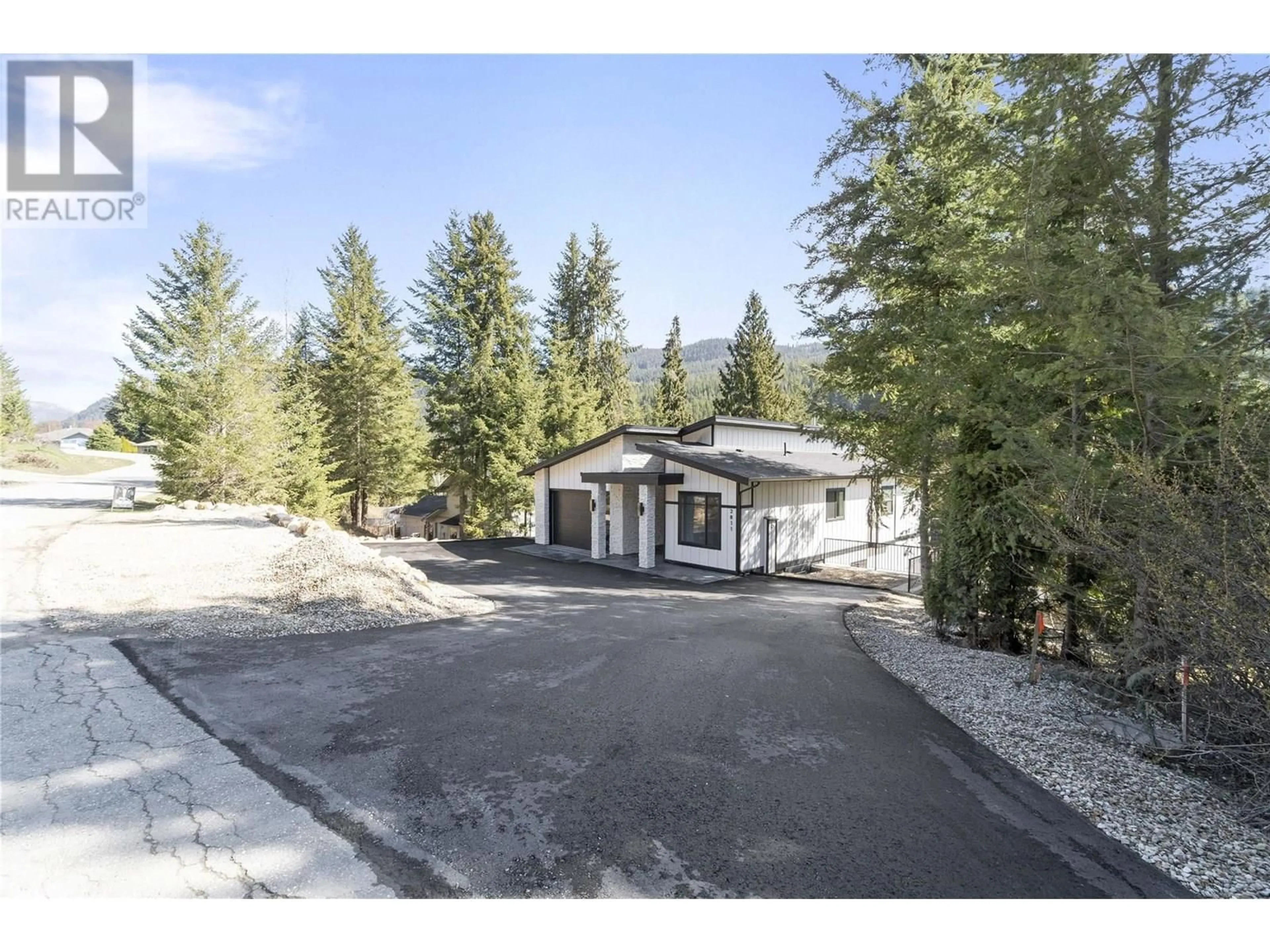 A pic from outside/outdoor area/front of a property/back of a property/a pic from drone, unknown for 2811 MOUNTVIEW DRIVE, Blind Bay British Columbia V0E1H1