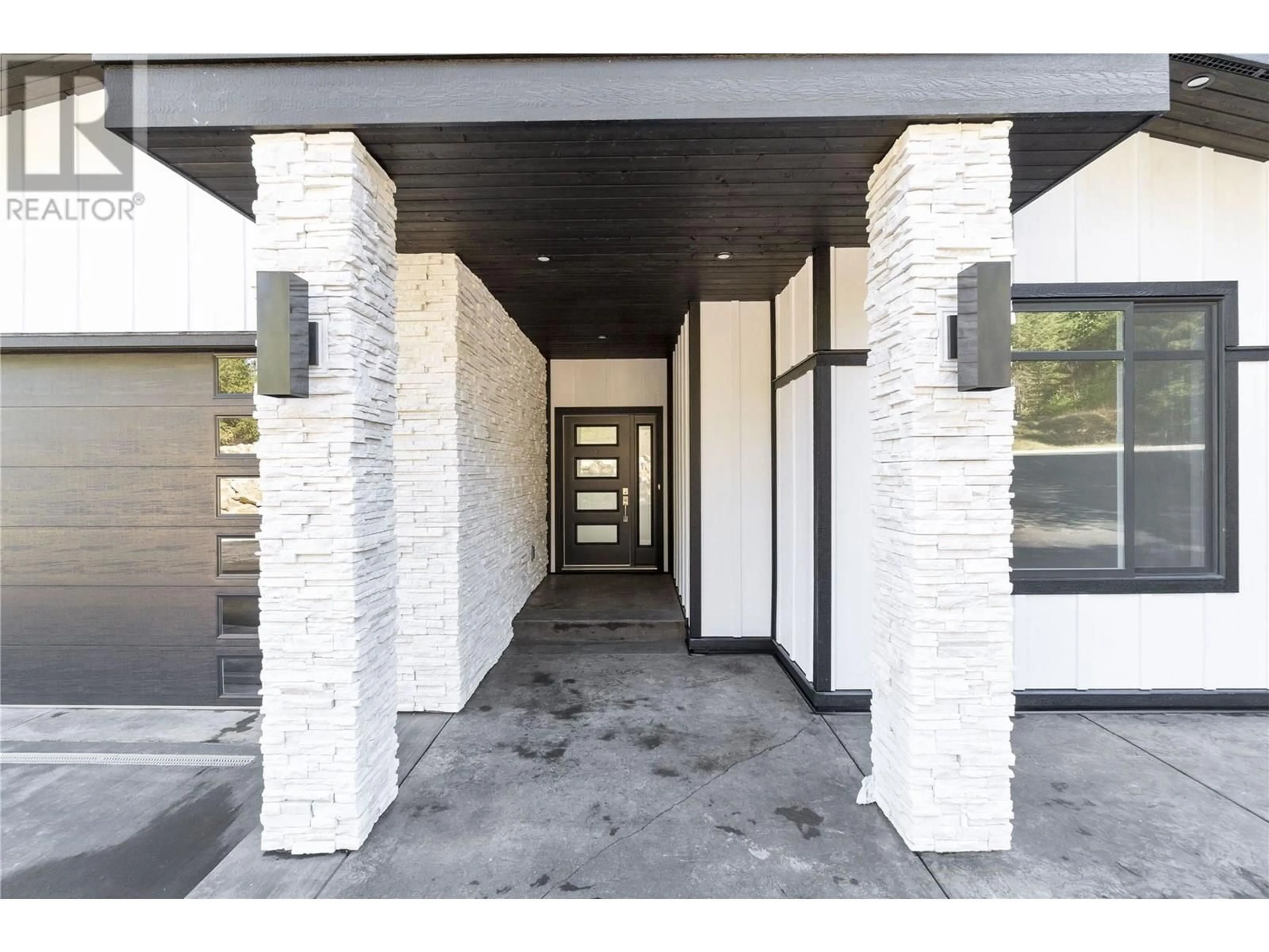 Indoor entryway for 2811 MOUNTVIEW DRIVE, Blind Bay British Columbia V0E1H1