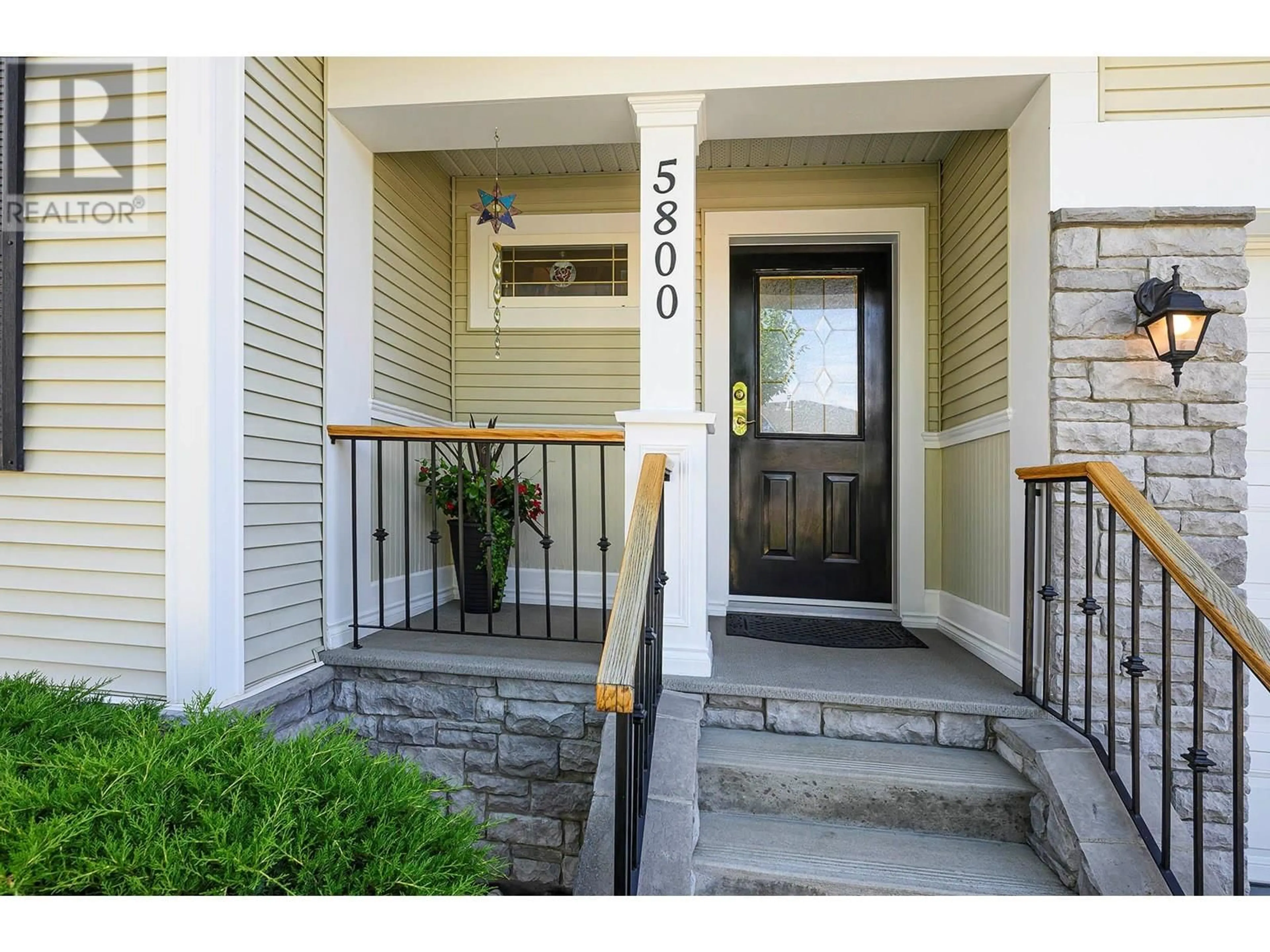 Indoor entryway for 5800 TERN PLACE, Vernon British Columbia V1H1R2