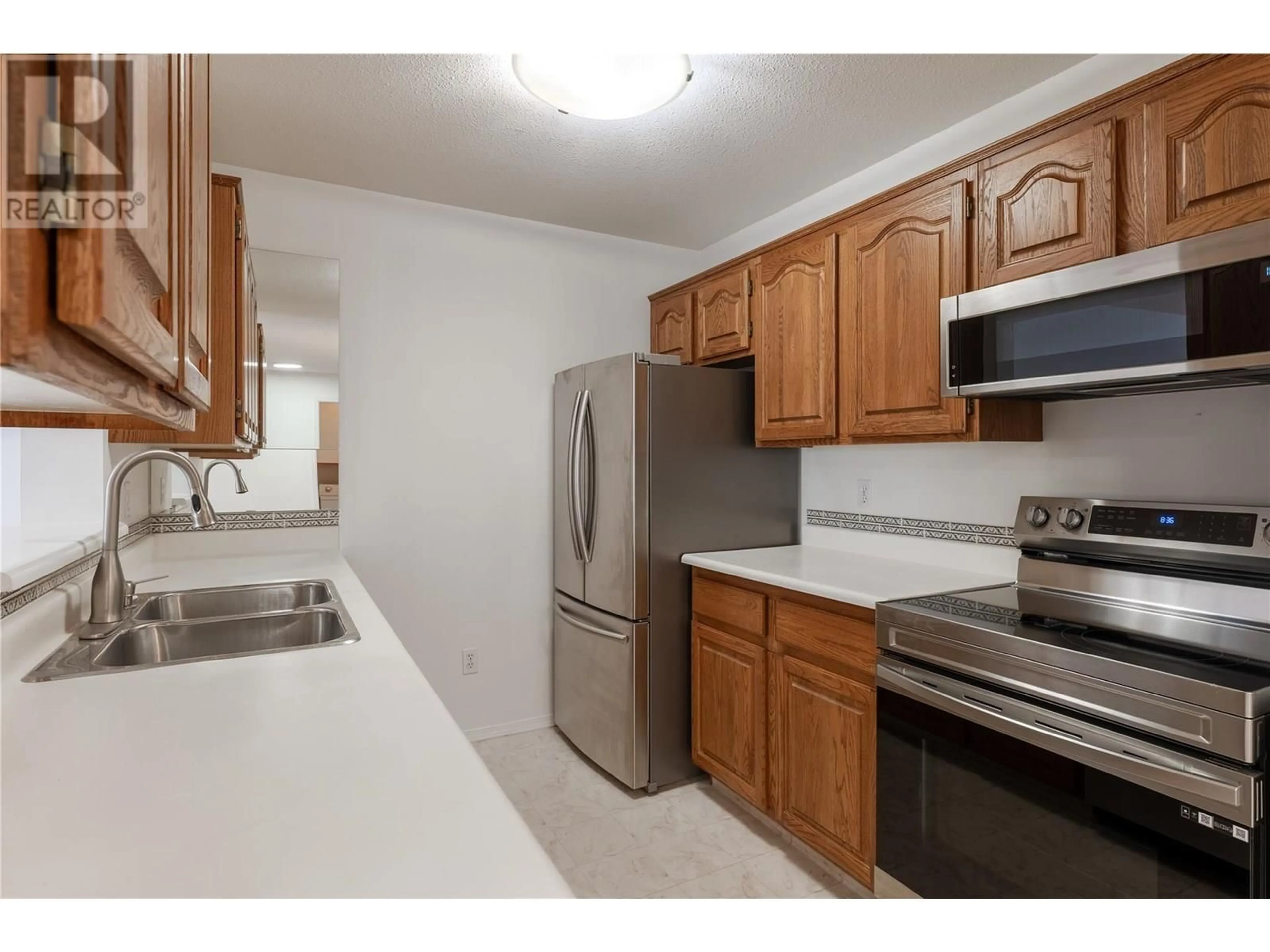 Standard kitchen, unknown for 307 - 1329 KLO ROAD, Kelowna British Columbia V1W3N9