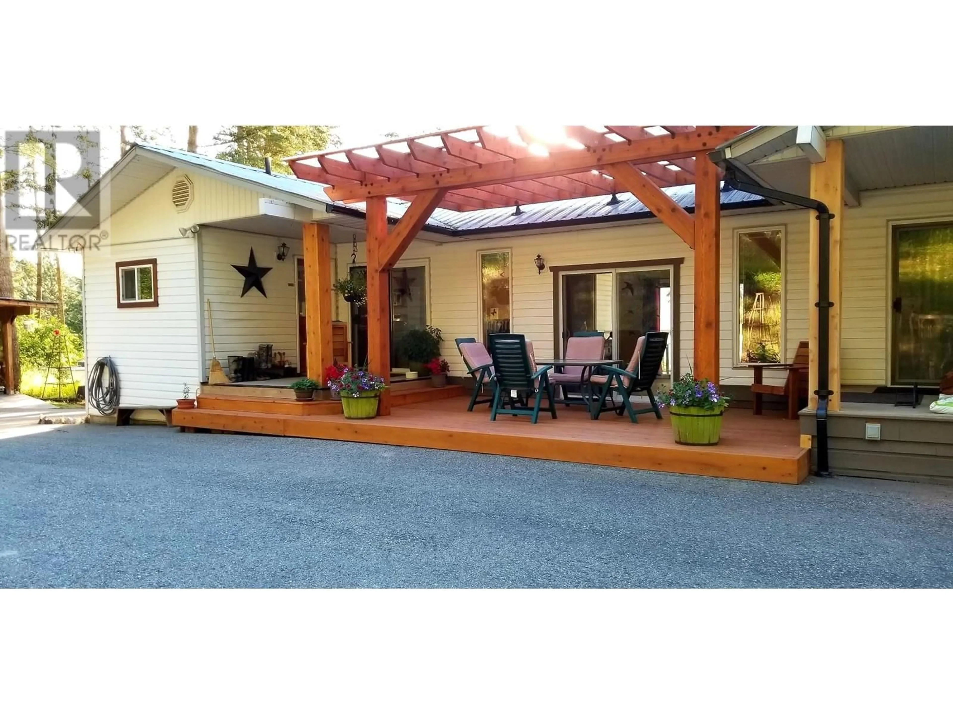 Patio, street for 4851 LANSDOWNE ROAD, Spallumcheen British Columbia V4Y0V1