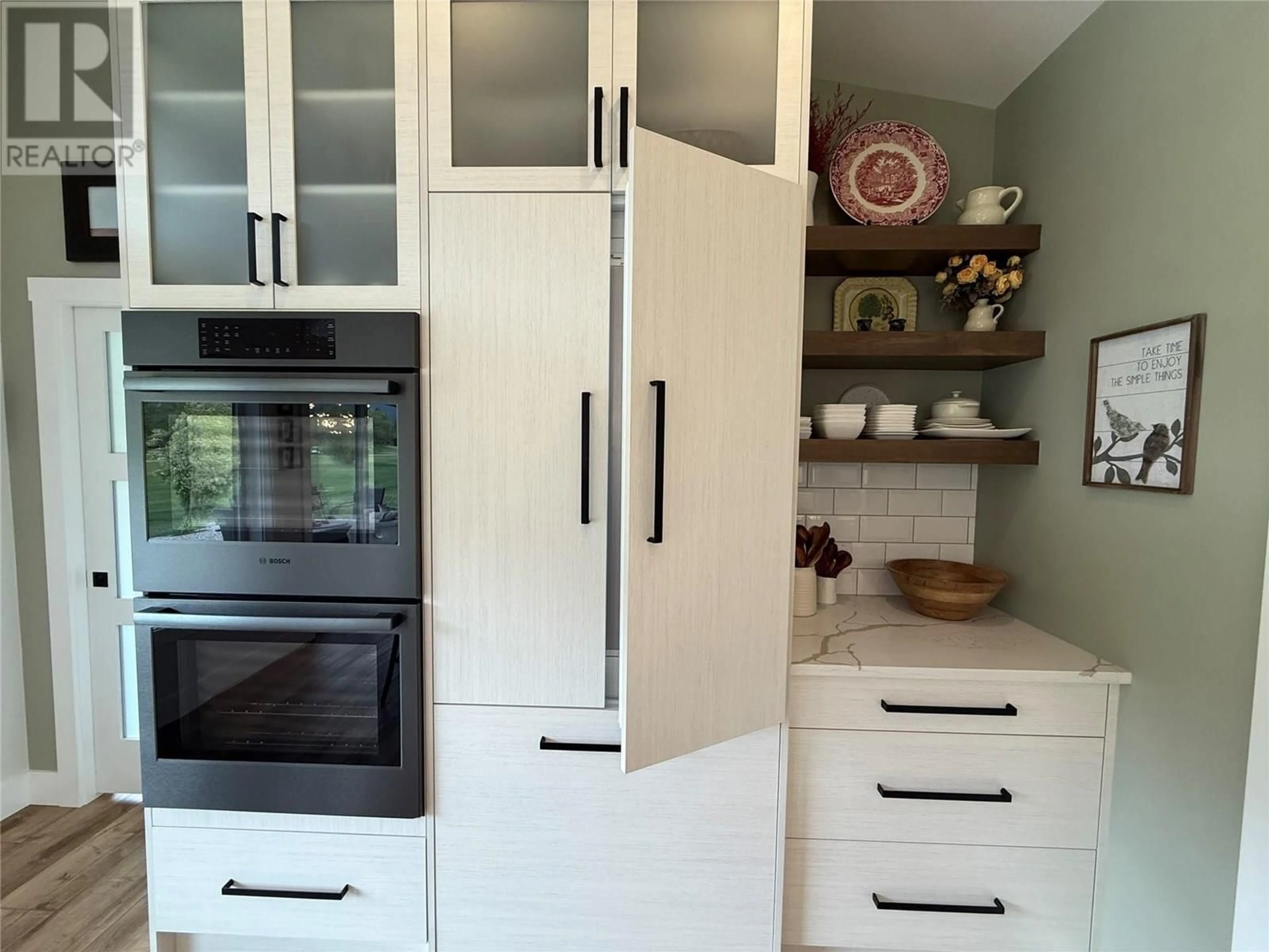 Contemporary kitchen, unknown for 4962 RIVERSIDE DRIVE, Fairmont Hot Springs British Columbia V0B1L1