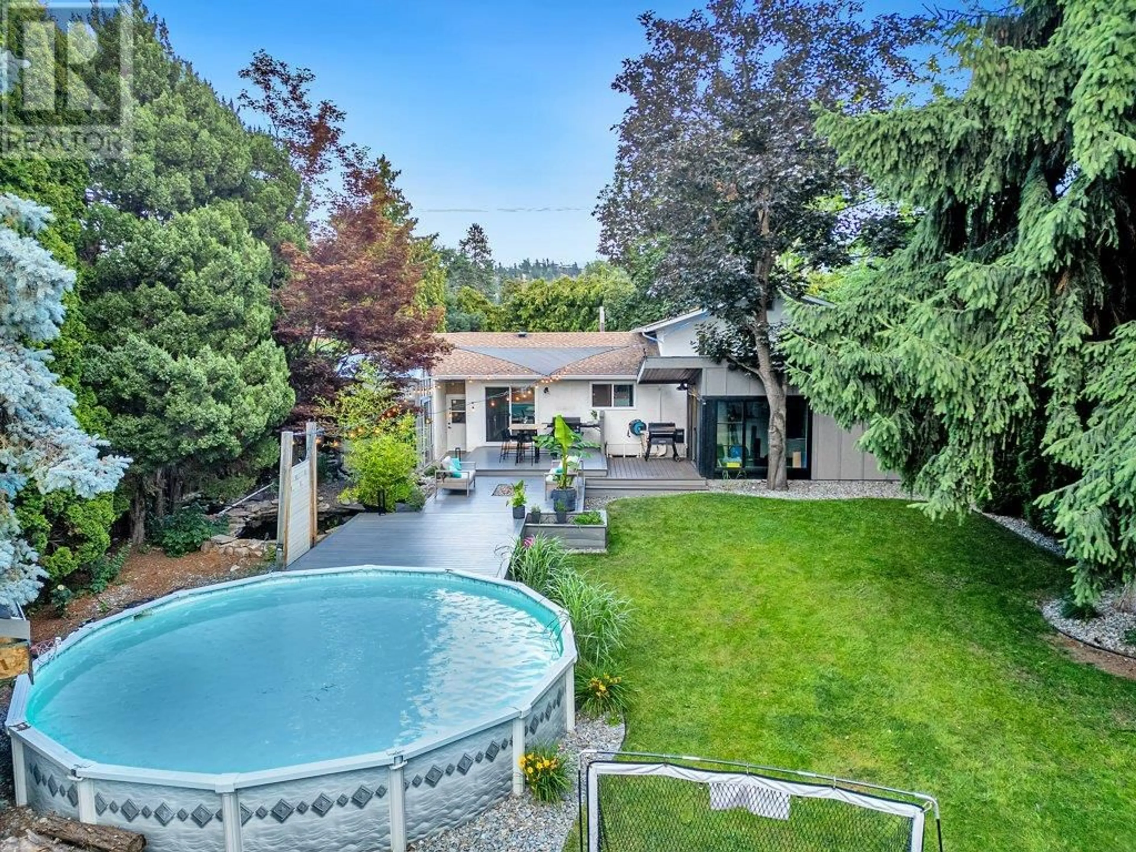 A pic from outside/outdoor area/front of a property/back of a property/a pic from drone, unknown for 4430 LAKESHORE ROAD, Kelowna British Columbia V1W1W8