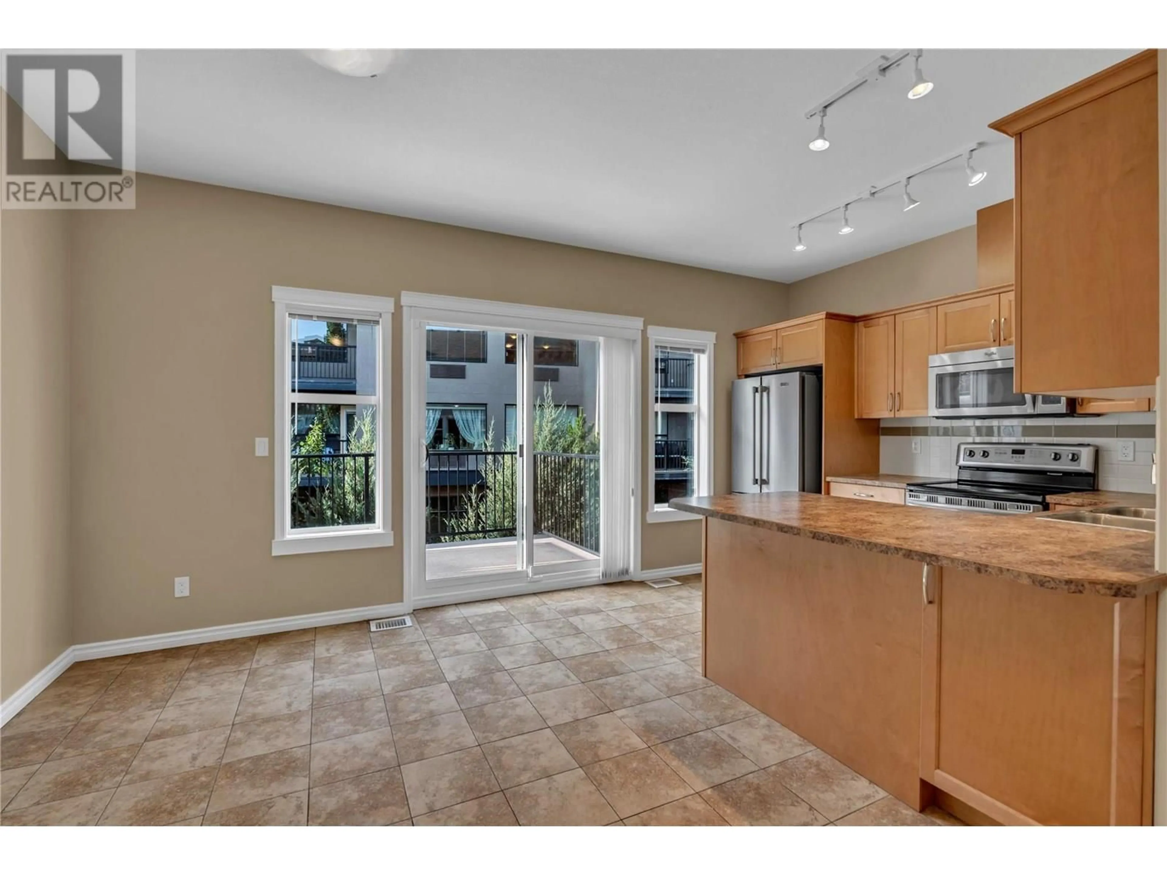 Open concept kitchen, ceramic/tile floor for 139 - 3363 WILSON STREET, Penticton British Columbia V2A9G7