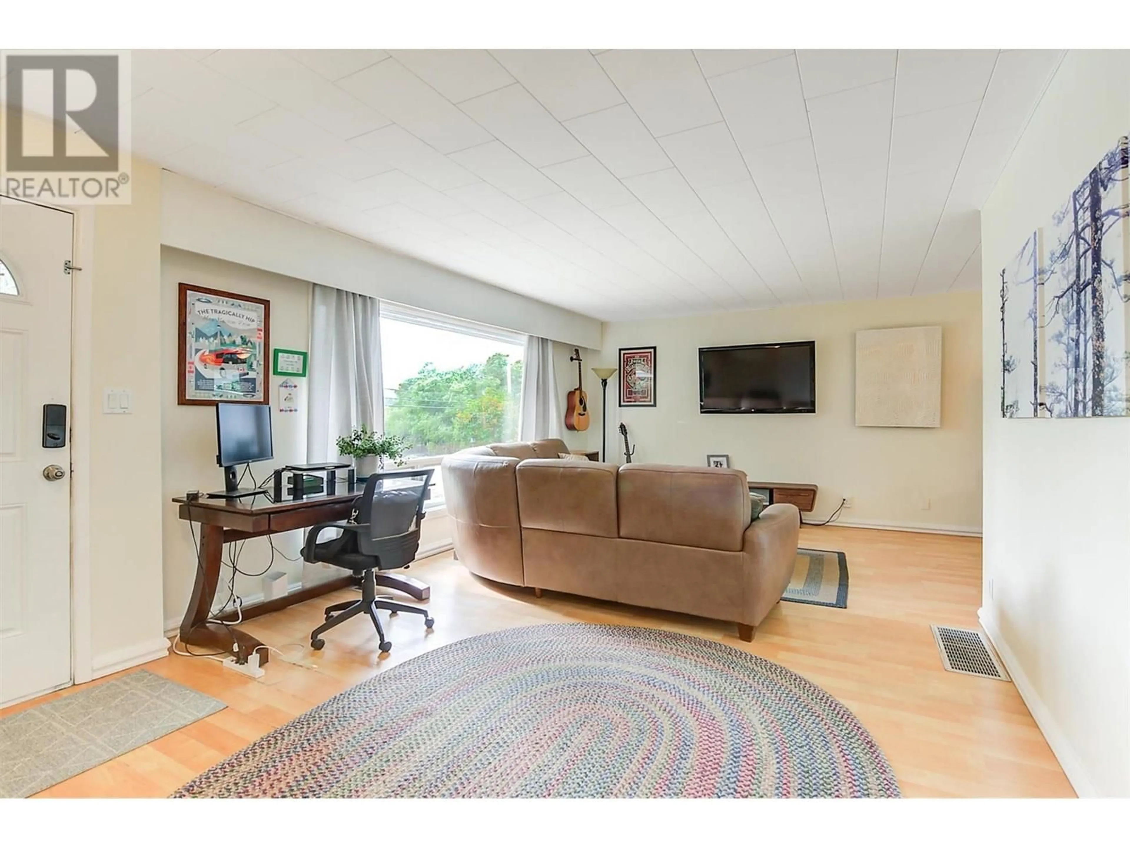 A pic of a room for 184 SNOWSELL STREET NORTH, Kelowna British Columbia V1V2E2