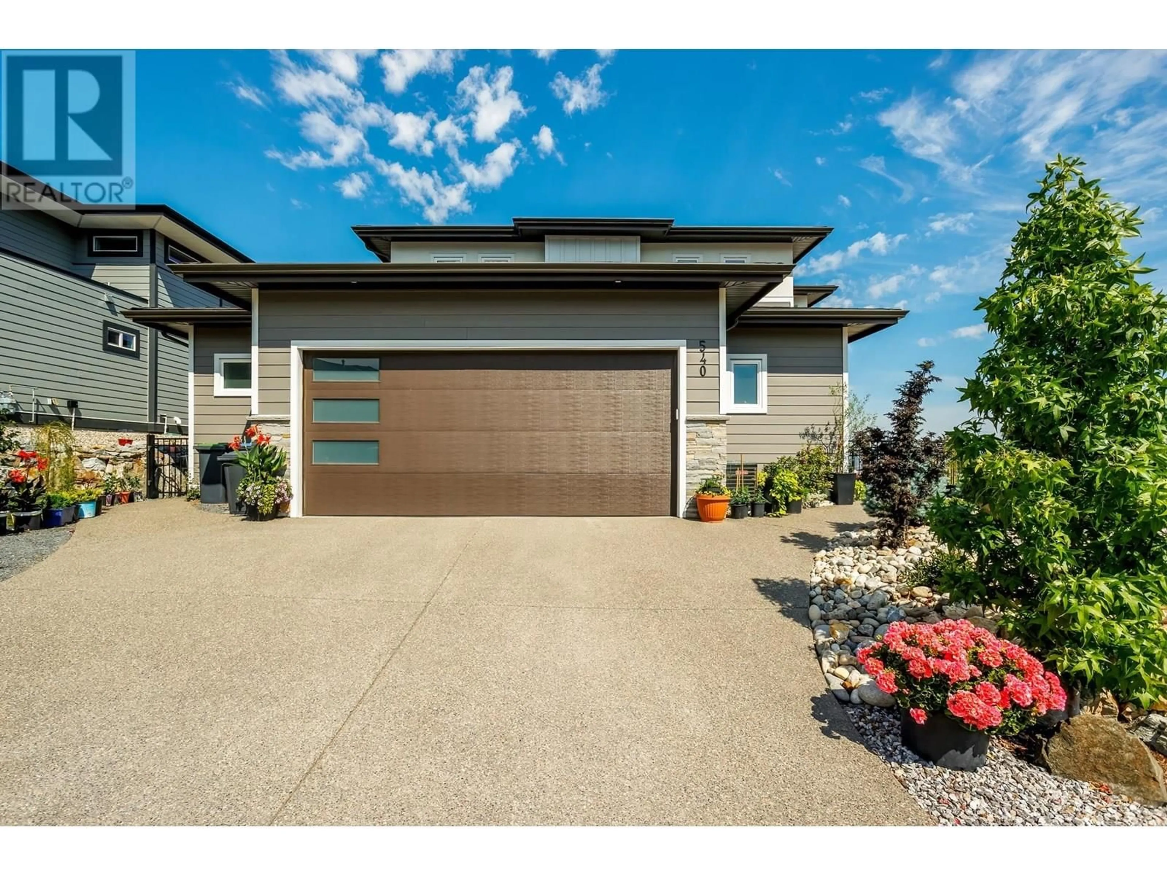Indoor garage for 540 BARRA LANE, Kelowna British Columbia V1P1T1