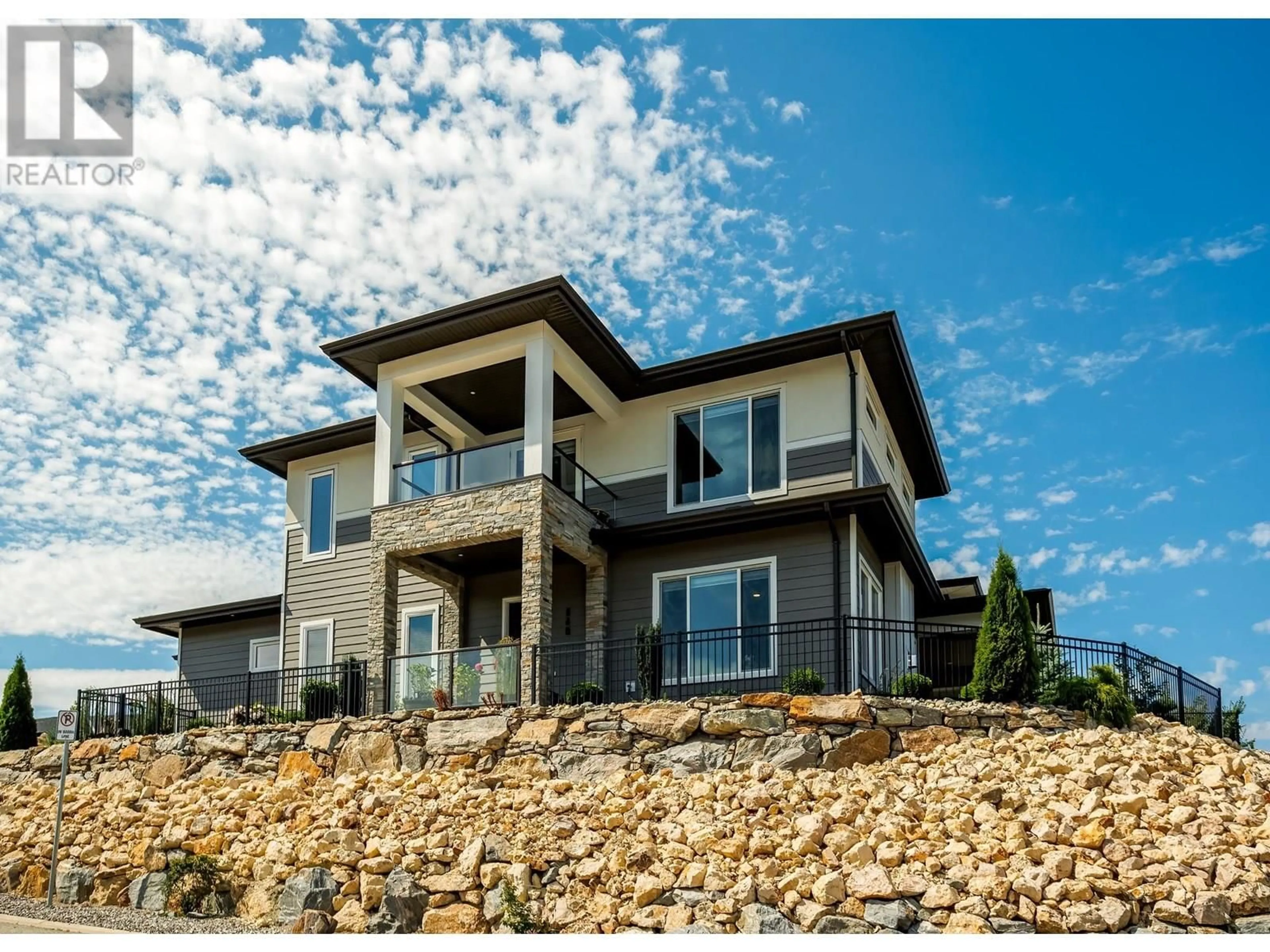 Home with vinyl exterior material, water/lake/river/ocean view for 540 BARRA LANE, Kelowna British Columbia V1P1T1