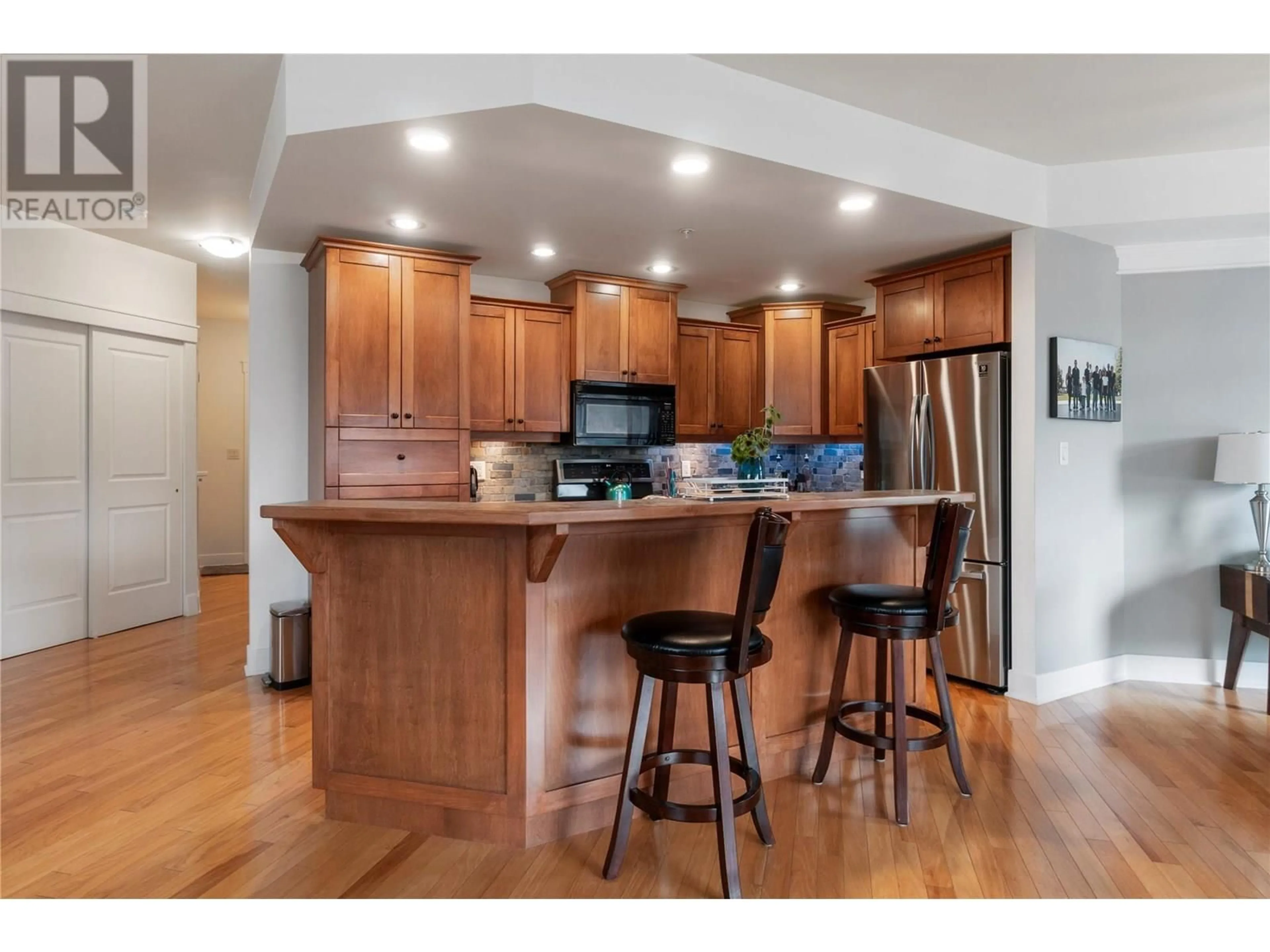 Open concept kitchen, wood/laminate floor for 104 - 611 SHUSWAP STREET SOUTHWEST, Salmon Arm British Columbia V1E0A2