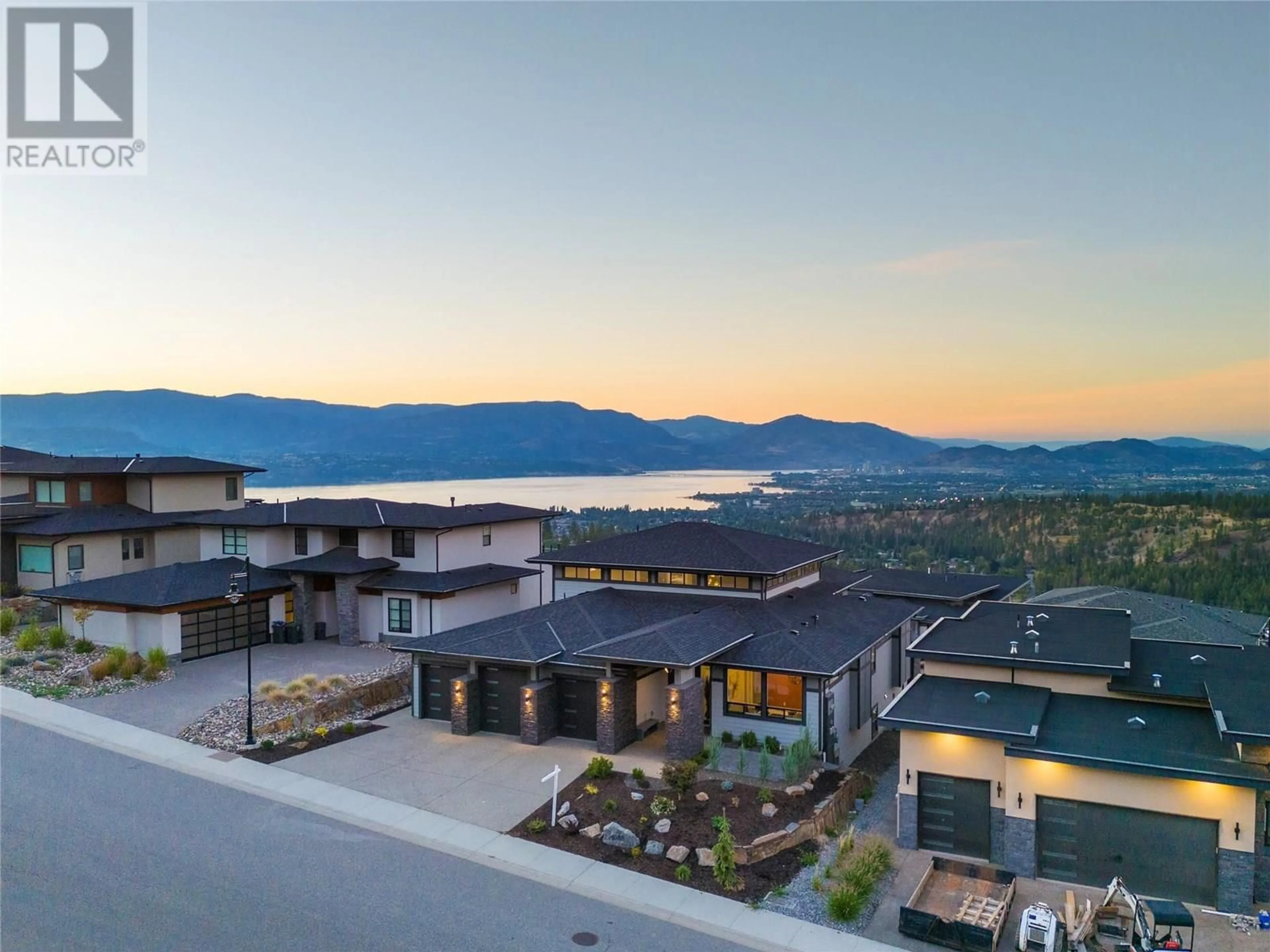 A pic from outside/outdoor area/front of a property/back of a property/a pic from drone, mountain view for 1088 CLARANCE AVENUE, Kelowna British Columbia V1W5M6