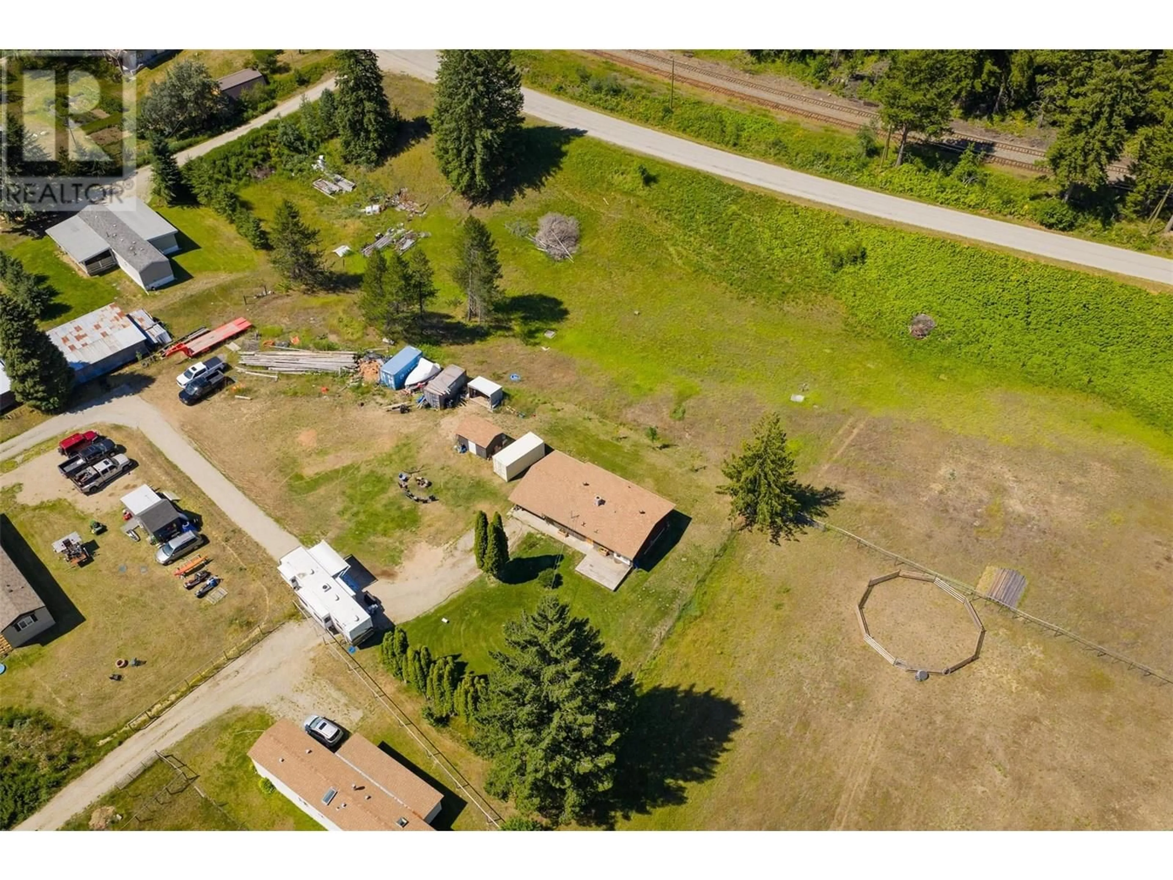 A pic from outside/outdoor area/front of a property/back of a property/a pic from drone, street for 2543 ALEXIS ROAD, Shoreacres British Columbia V1N3W3