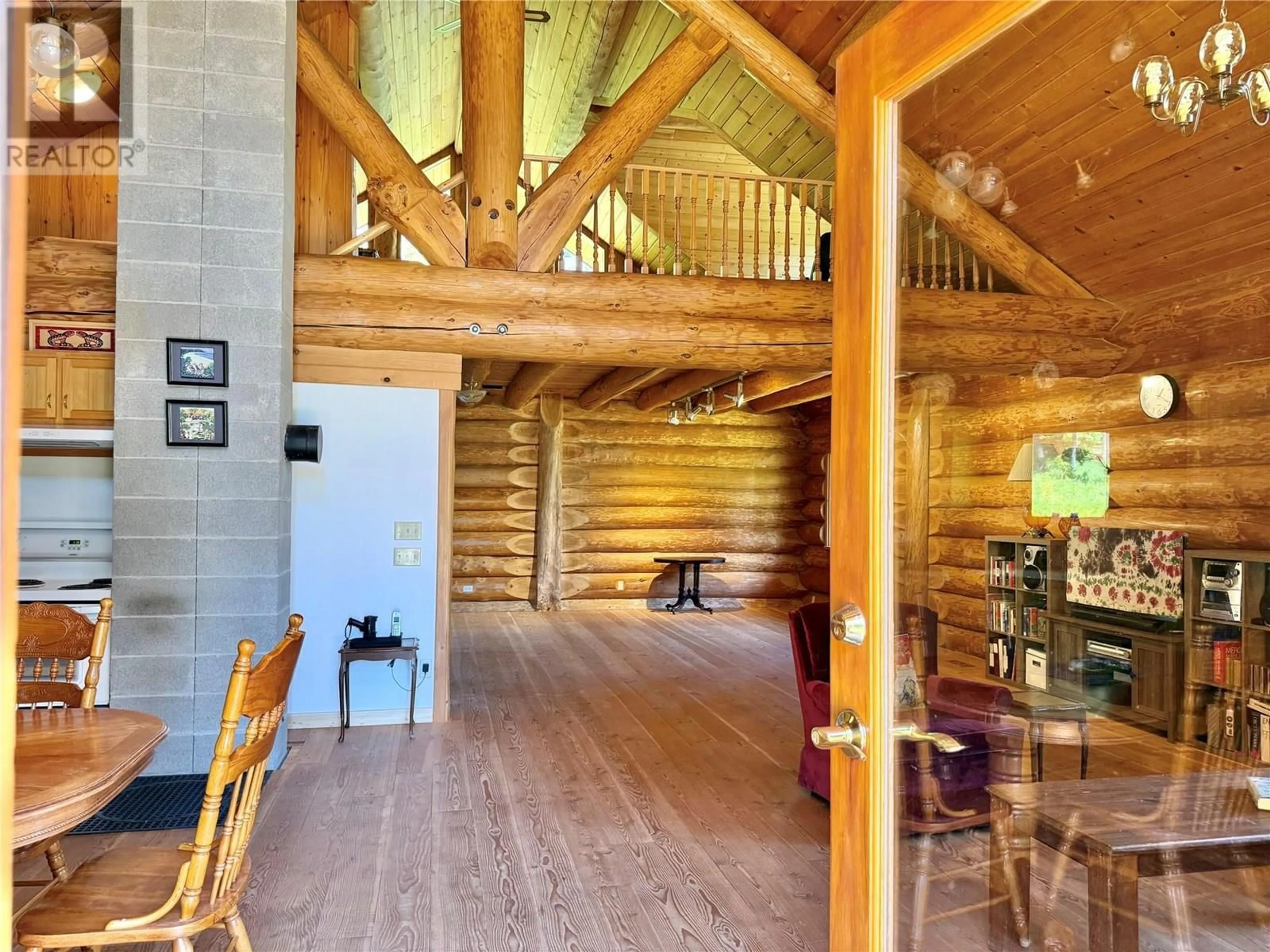 Indoor foyer for 5200 HARDY MOUNTAIN ROAD, Grand Forks British Columbia V0H1H2