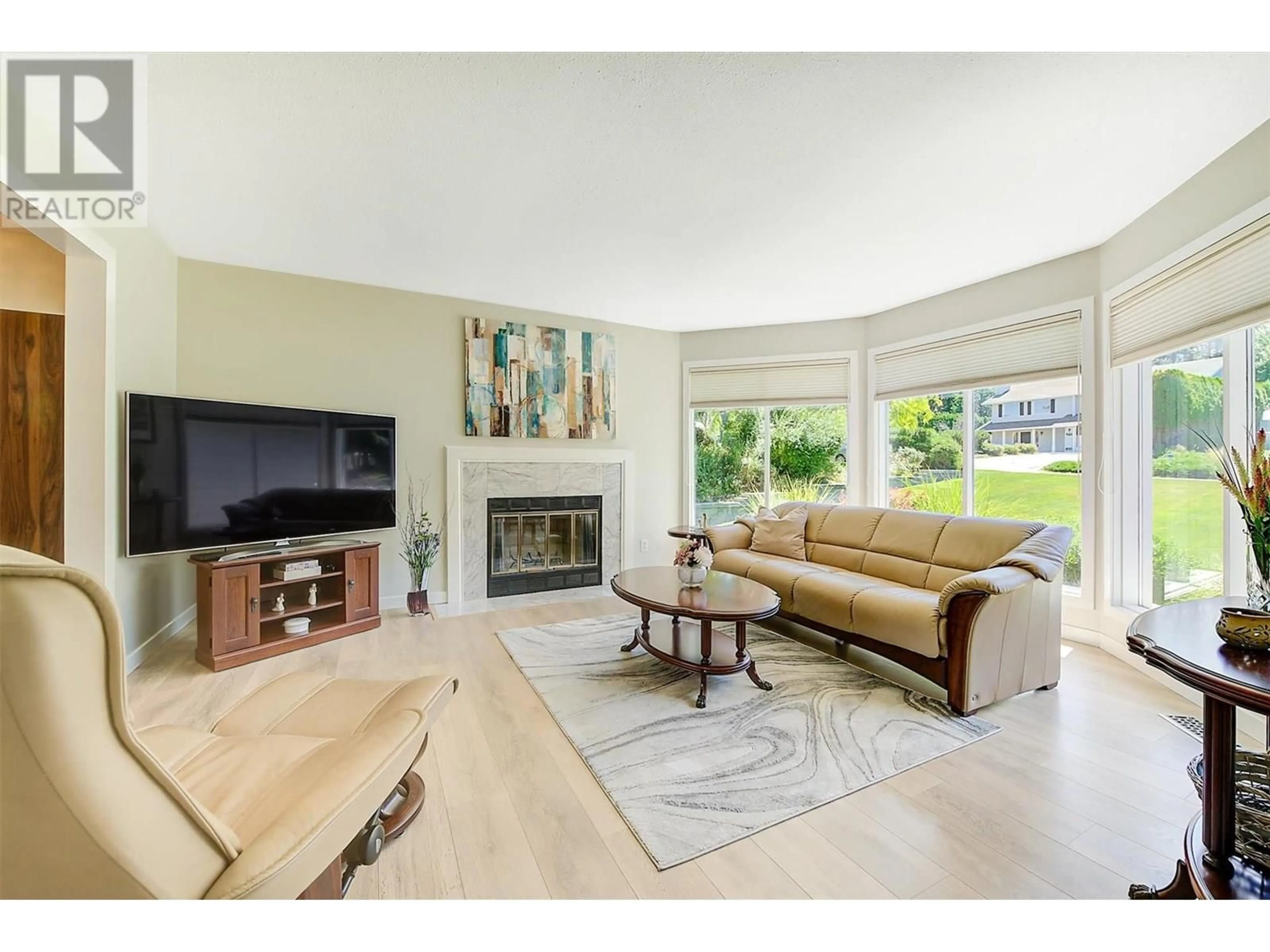 Living room with furniture, unknown for 482 CURLEW DRIVE, Kelowna British Columbia V1W4L1