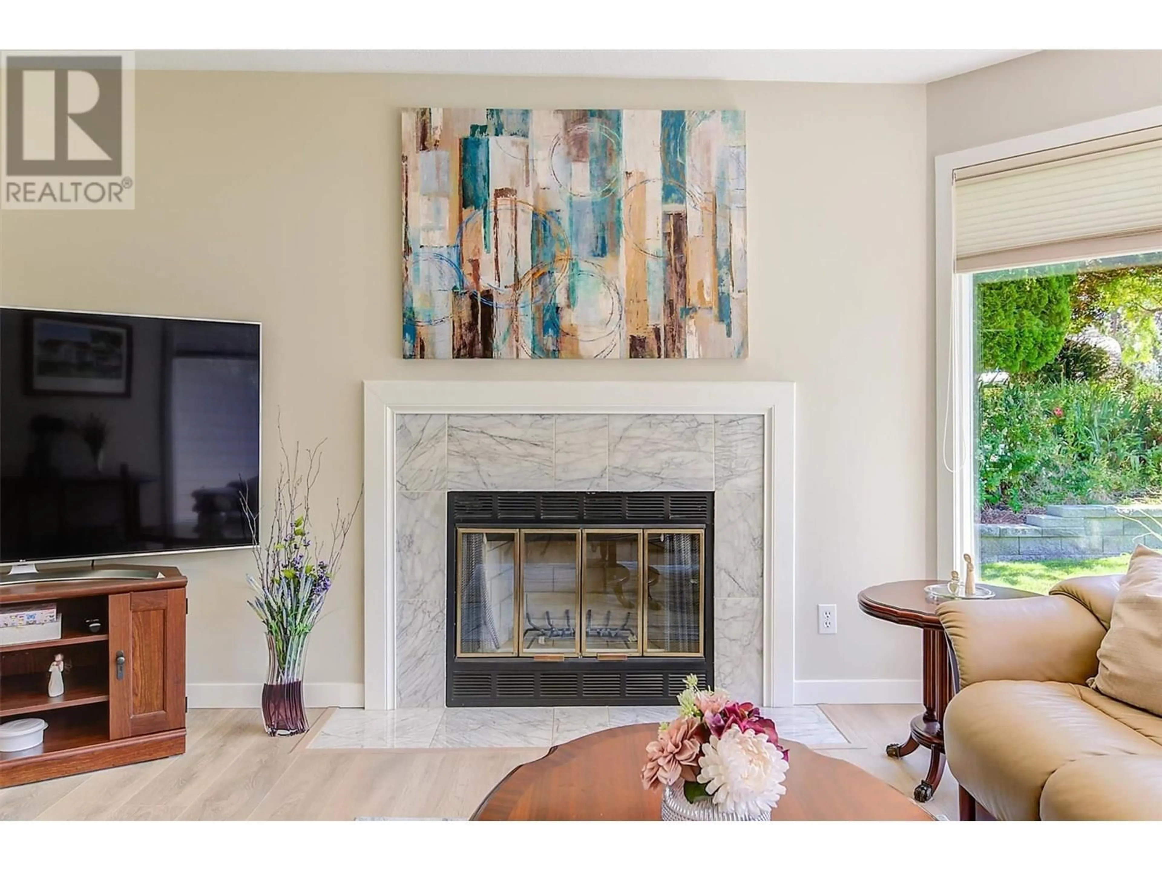 Living room with furniture, unknown for 482 CURLEW DRIVE, Kelowna British Columbia V1W4L1