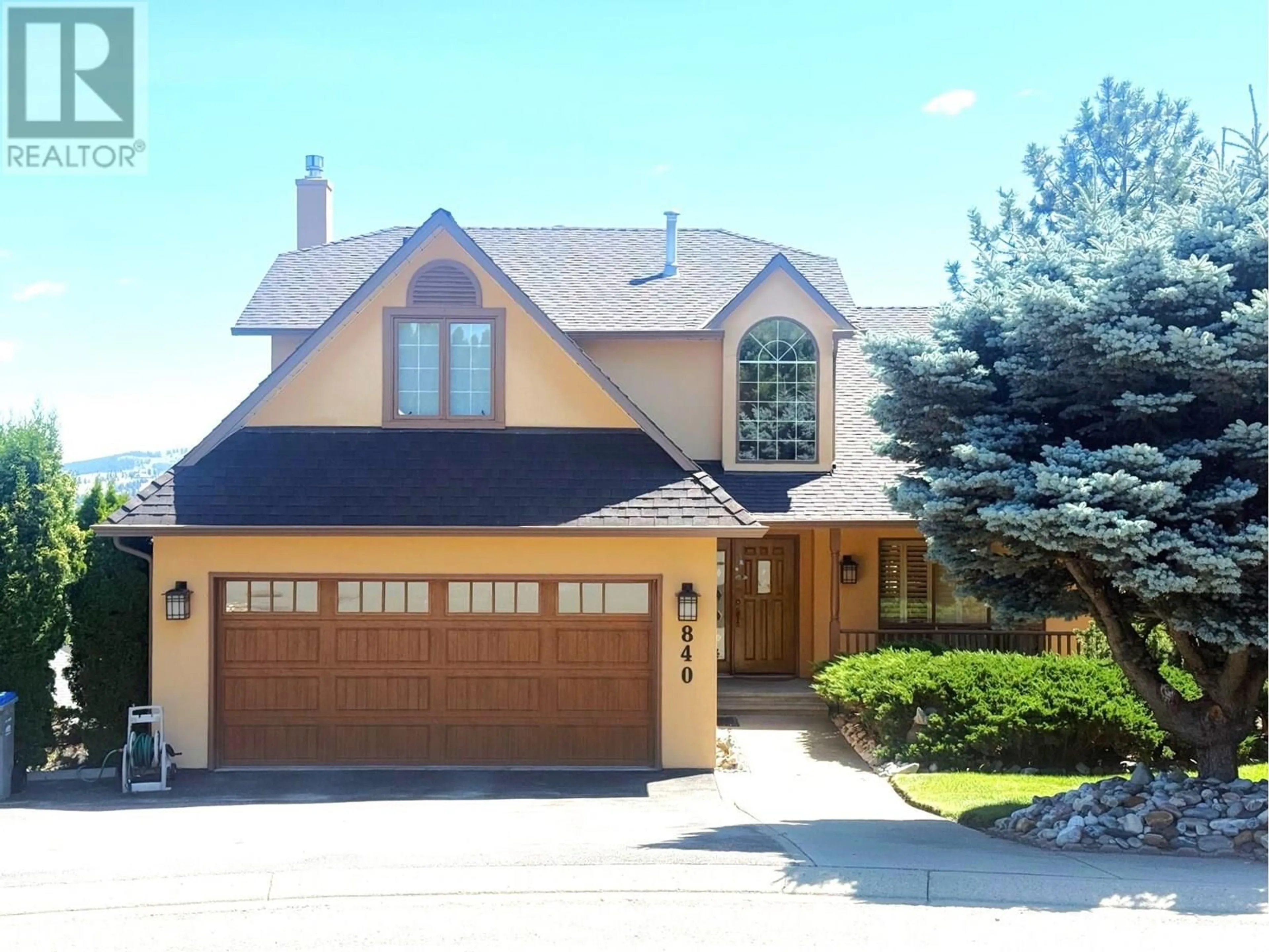 Home with vinyl exterior material, street for 840 GILMOUR PLACE, Kamloops British Columbia V1S1P2