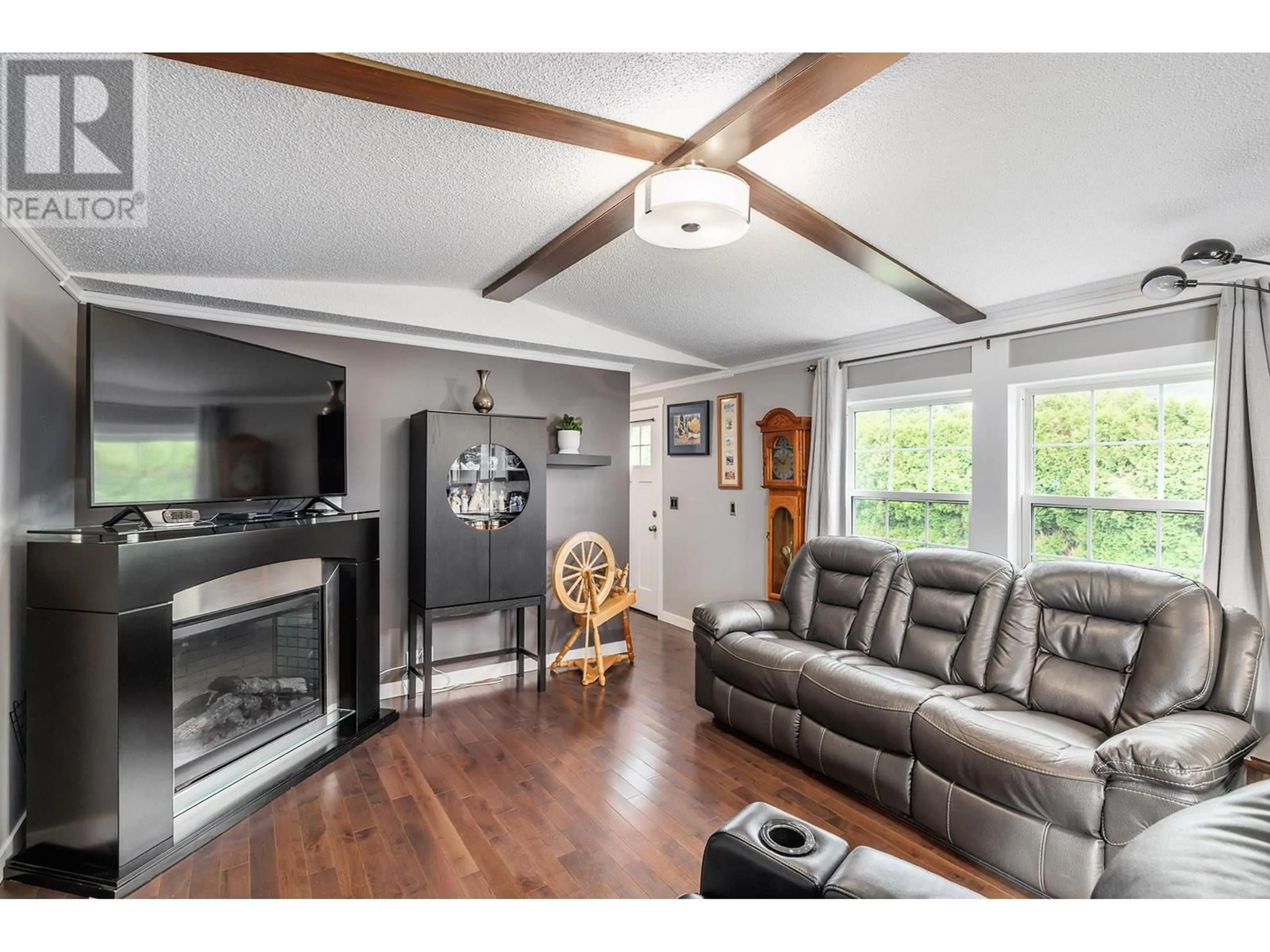 Living room with furniture, wood/laminate floor for 70 - 3381 VILLAGE GREEN WAY, Westbank British Columbia V4T1L2