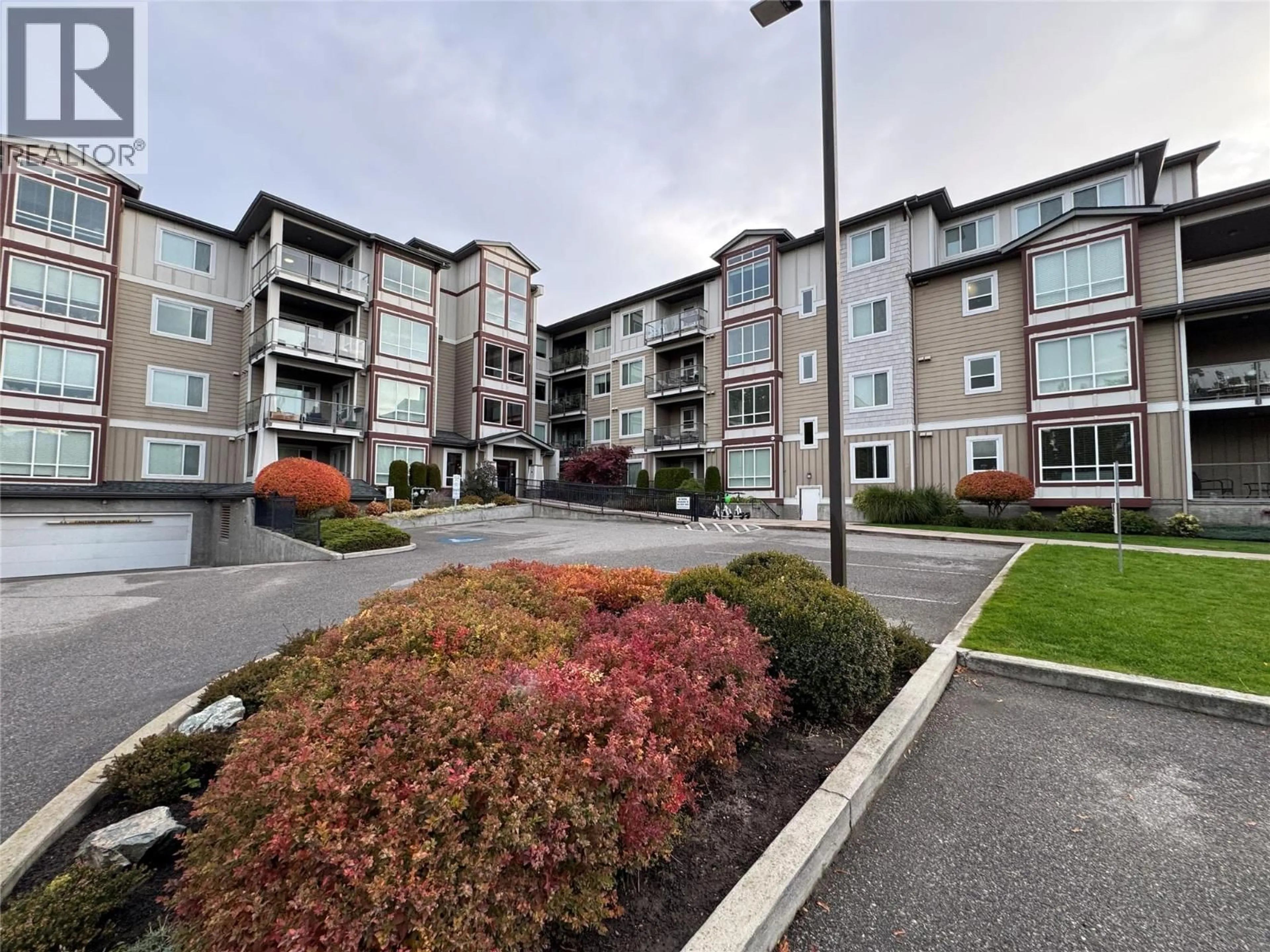 A pic from outside/outdoor area/front of a property/back of a property/a pic from drone, unknown for 315 - 850 SAUCIER AVENUE, Kelowna British Columbia V1Y6A3