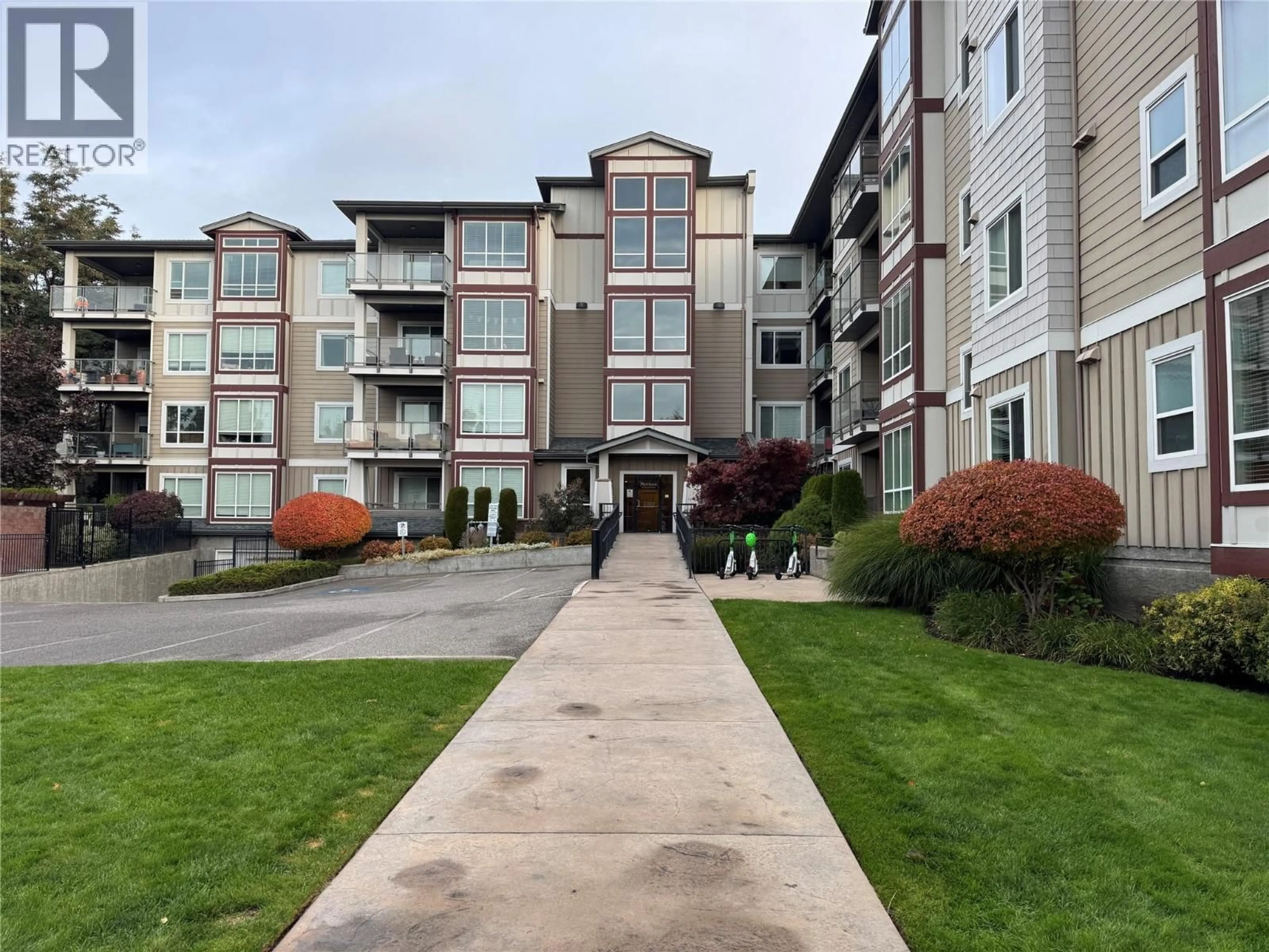 A pic from outside/outdoor area/front of a property/back of a property/a pic from drone, unknown for 315 - 850 SAUCIER AVENUE, Kelowna British Columbia V1Y6A3