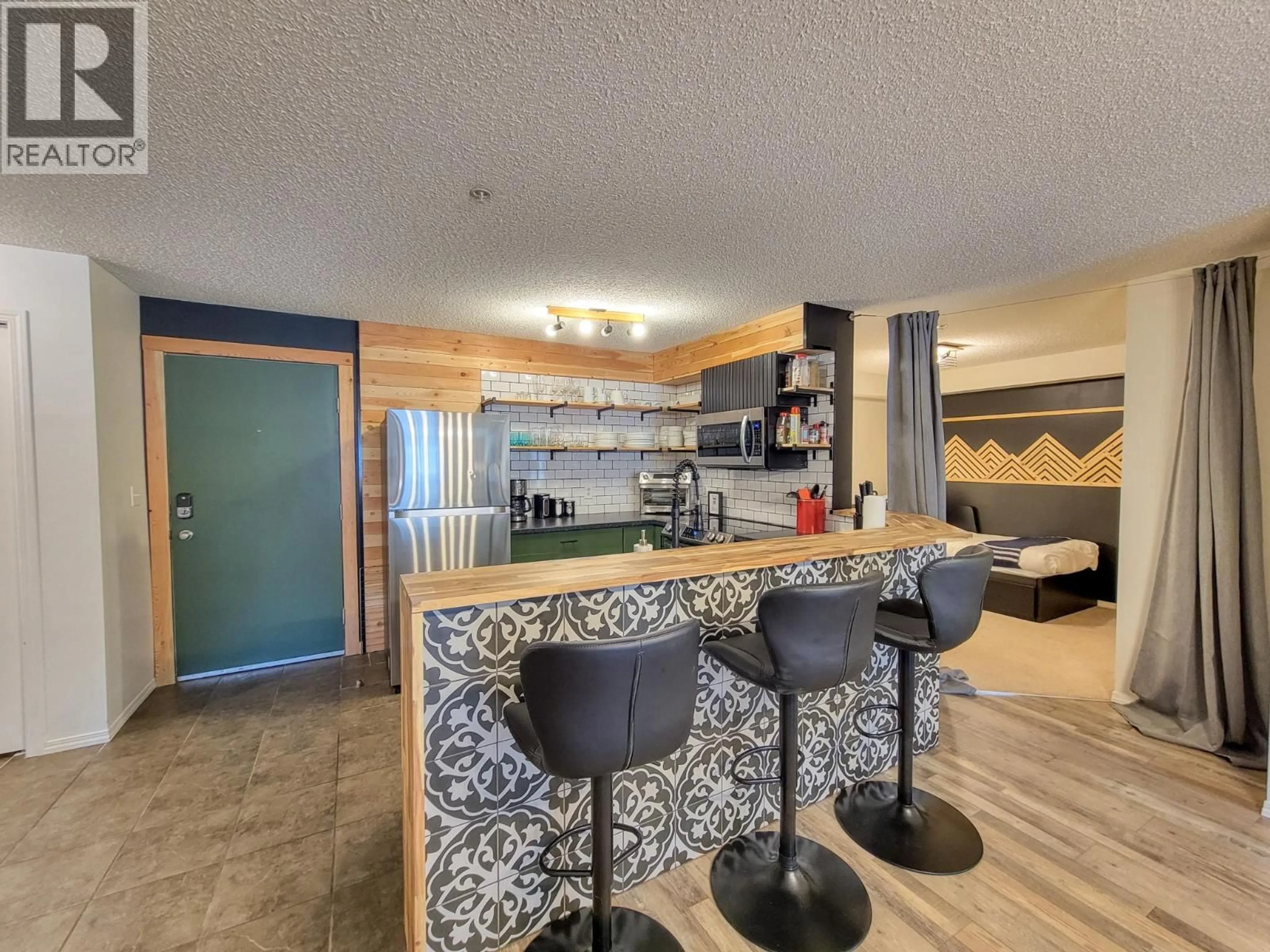 Open concept kitchen, wood/laminate floor for 3207 - 205 THIRD AVENUE, Invermere British Columbia V0A1K0