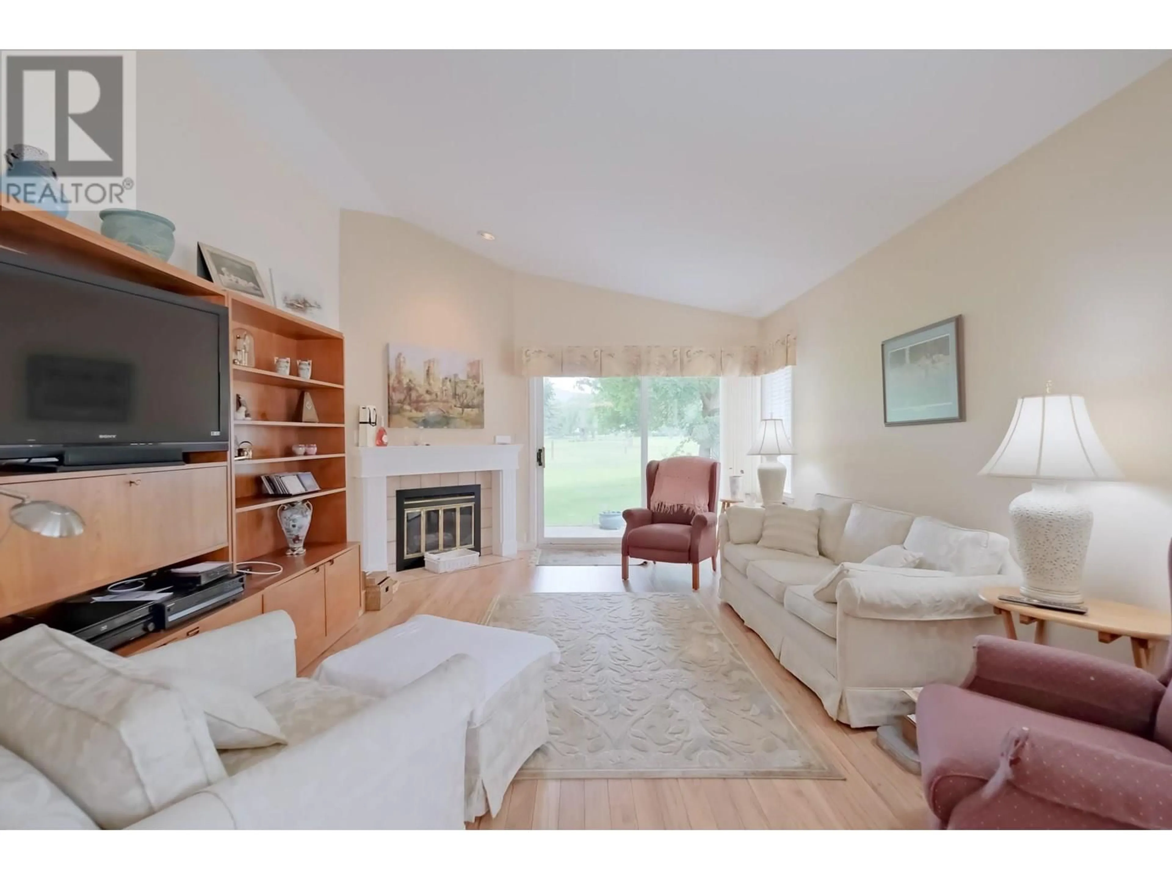 Living room with furniture, unknown for 126 - 801 COMOX STREET, Penticton British Columbia V2A8G5