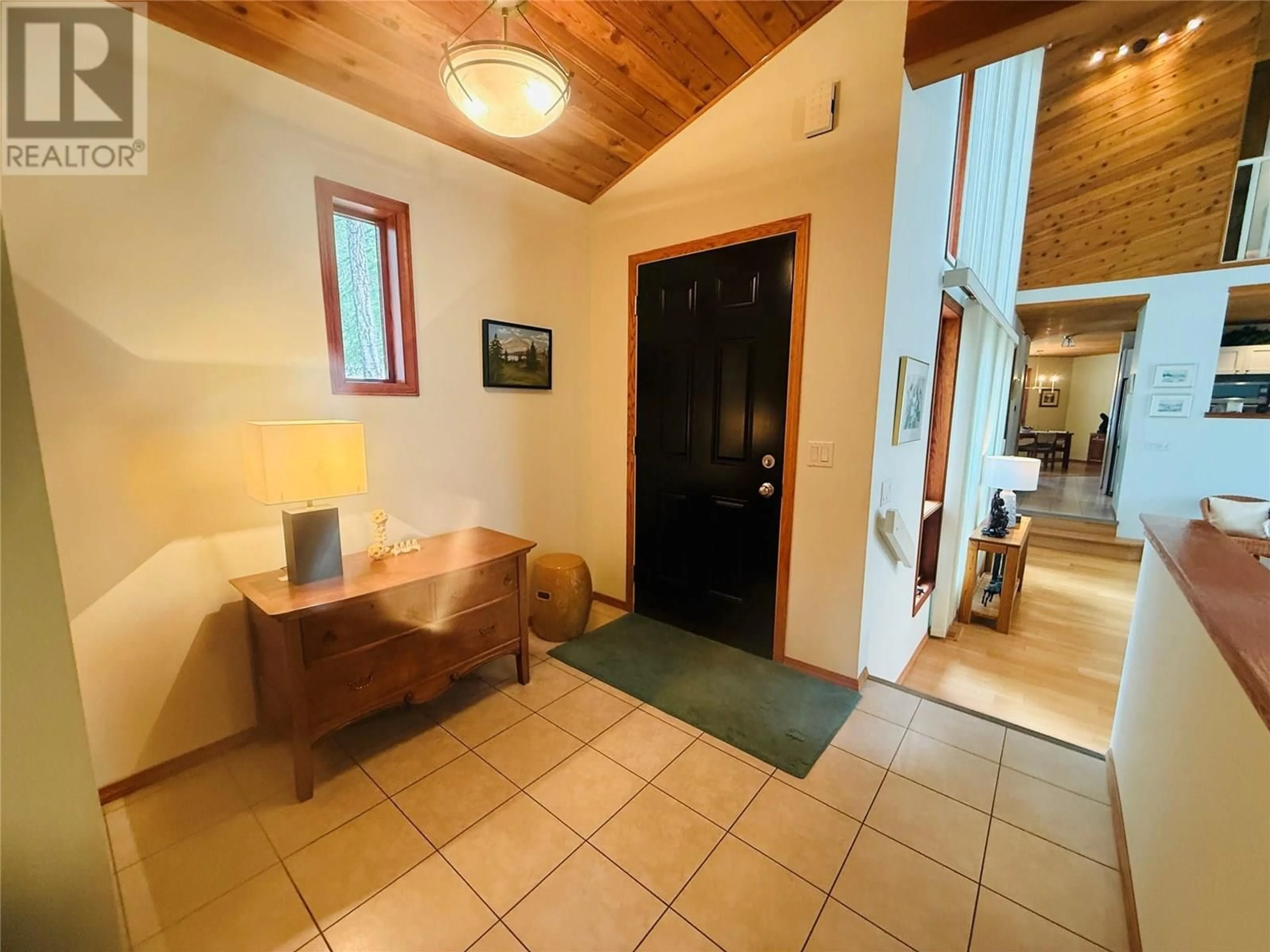 Indoor foyer for 5221 COLUMBIA RIVER ROAD, Fairmont Hot Springs British Columbia V0B1L1