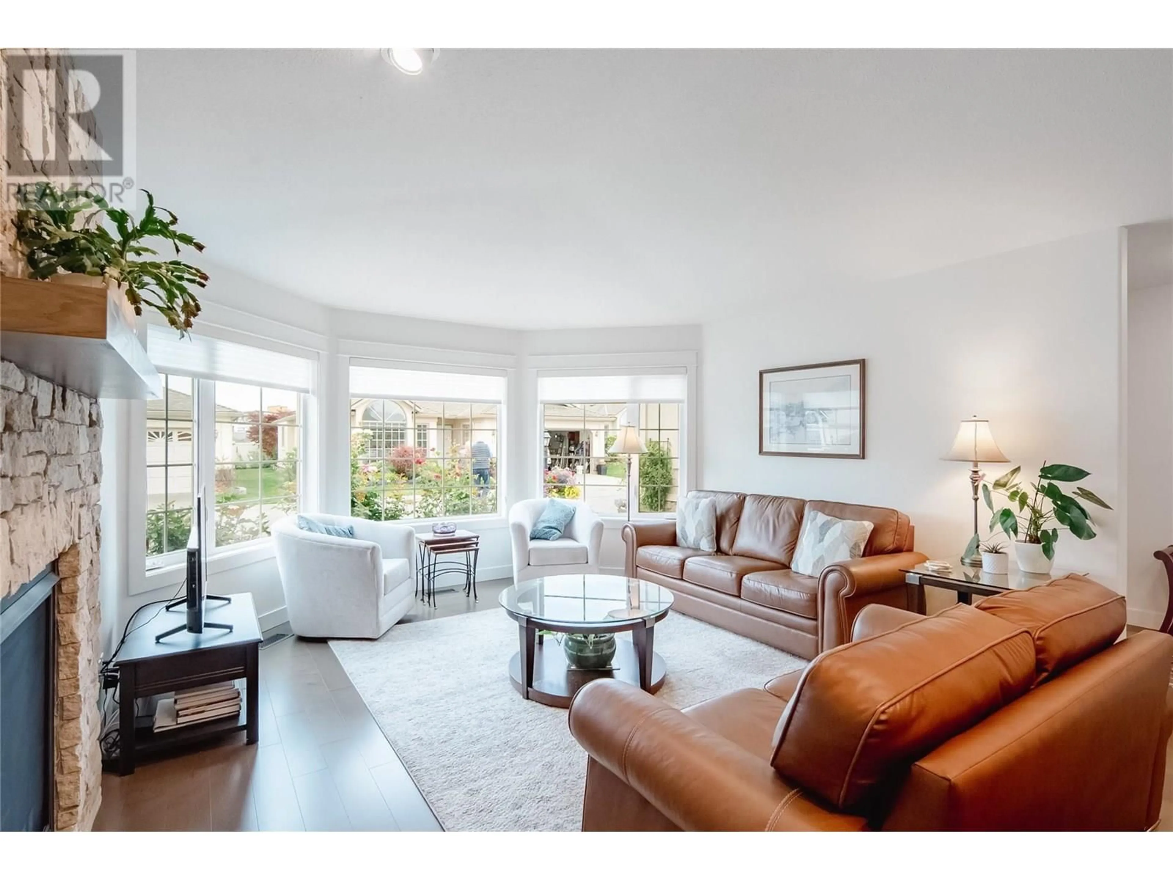 Living room with furniture, unknown for 74 - 595 YATES ROAD, Kelowna British Columbia V1V1P8