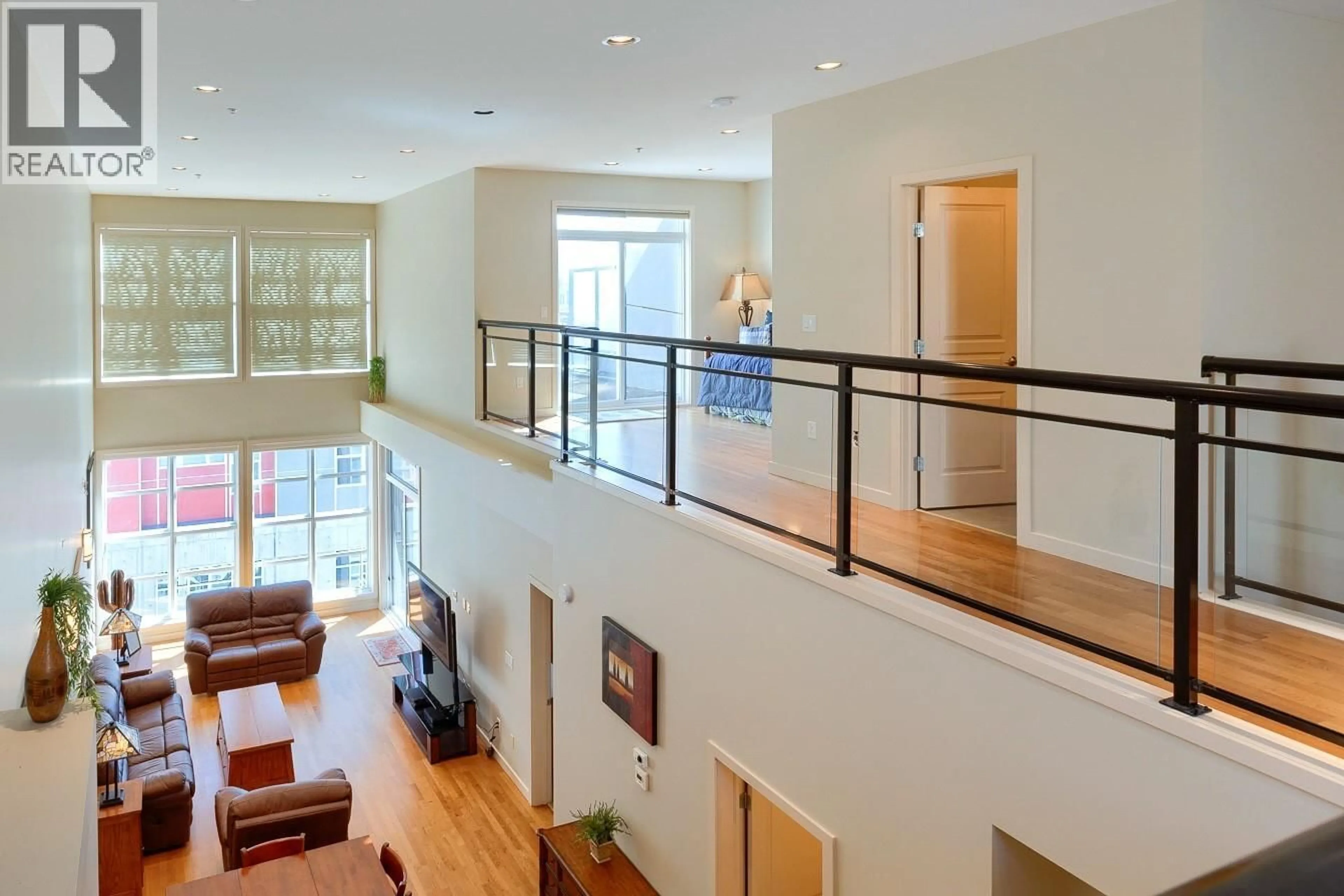 Indoor foyer for 408 - 1331 ELLIS STREET, Kelowna British Columbia V1Y1Z9