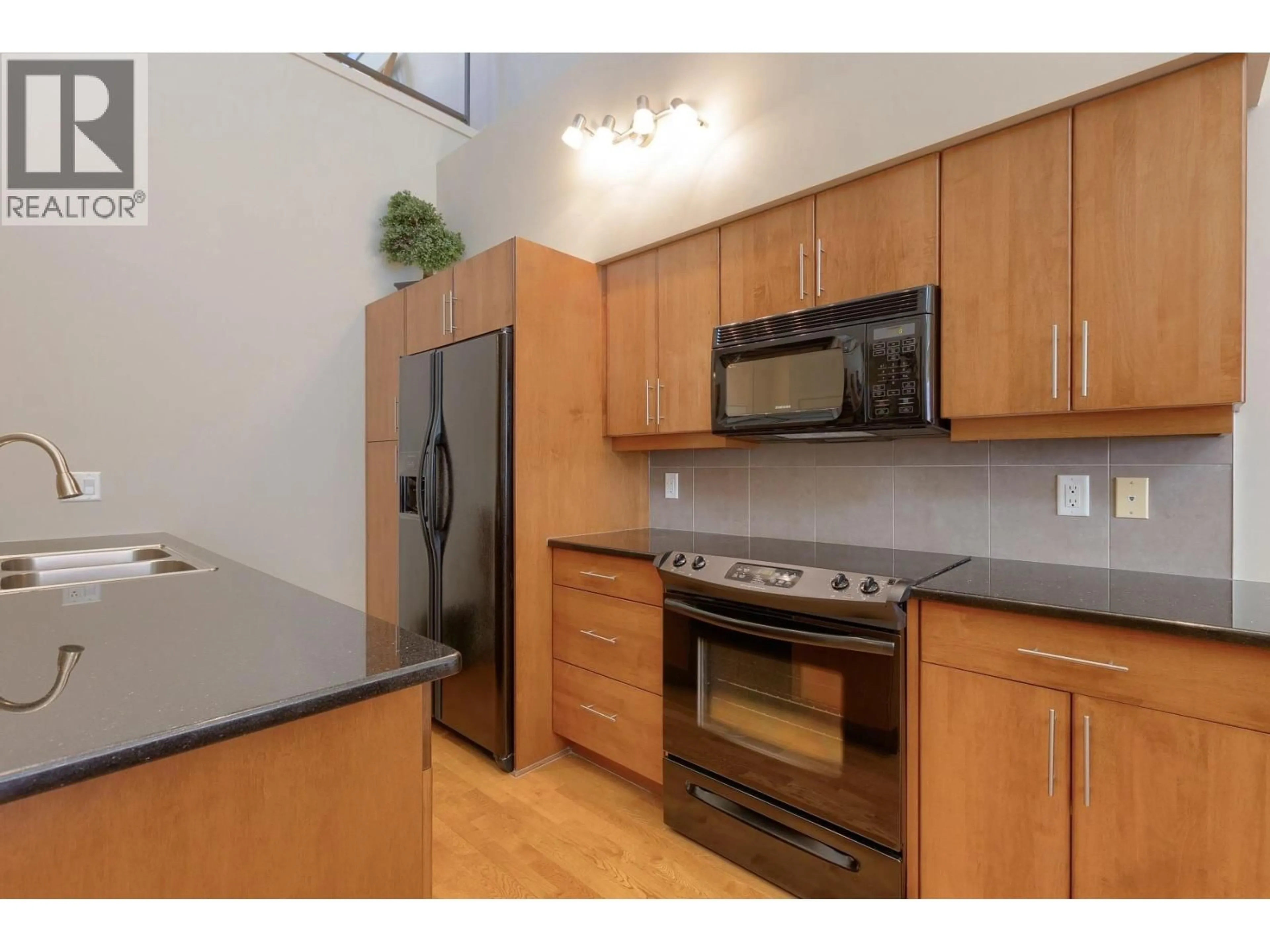 Standard kitchen, unknown for 408 - 1331 ELLIS STREET, Kelowna British Columbia V1Y1Z9