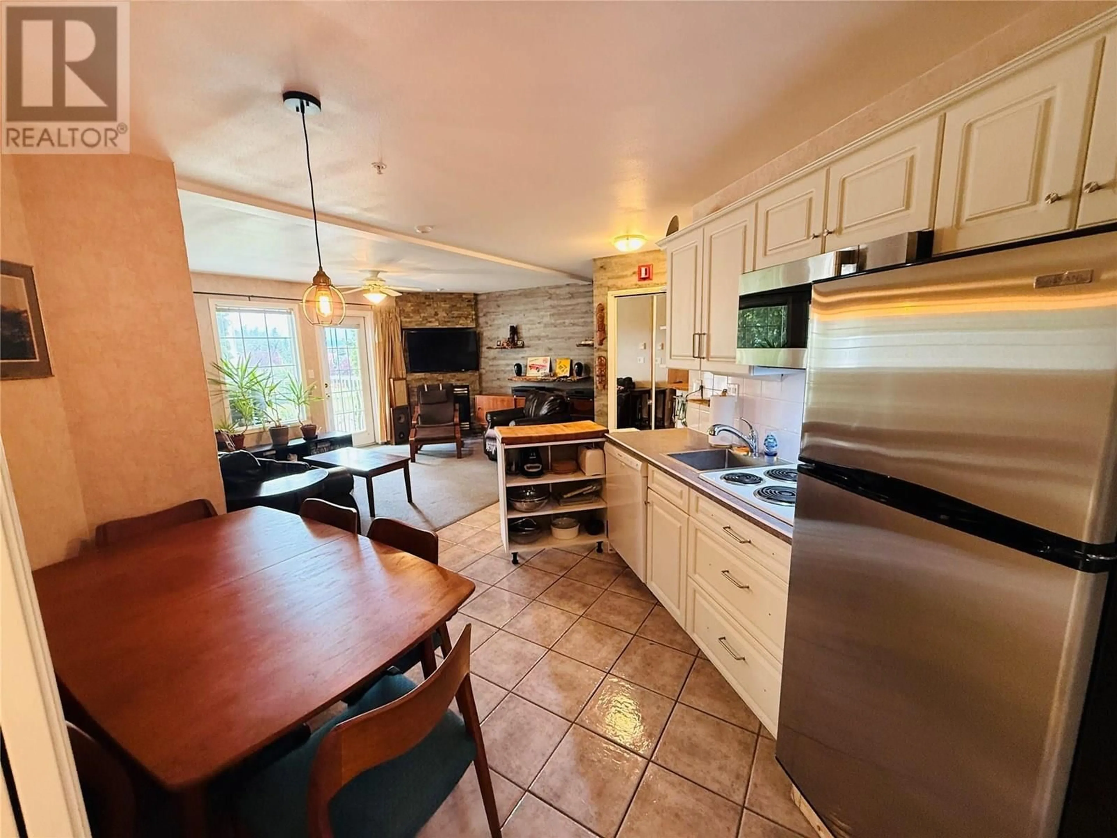 Open concept kitchen, unknown for 3005B - 5052 RIVERVIEW ROAD, Fairmont Hot Springs British Columbia V0B1L1