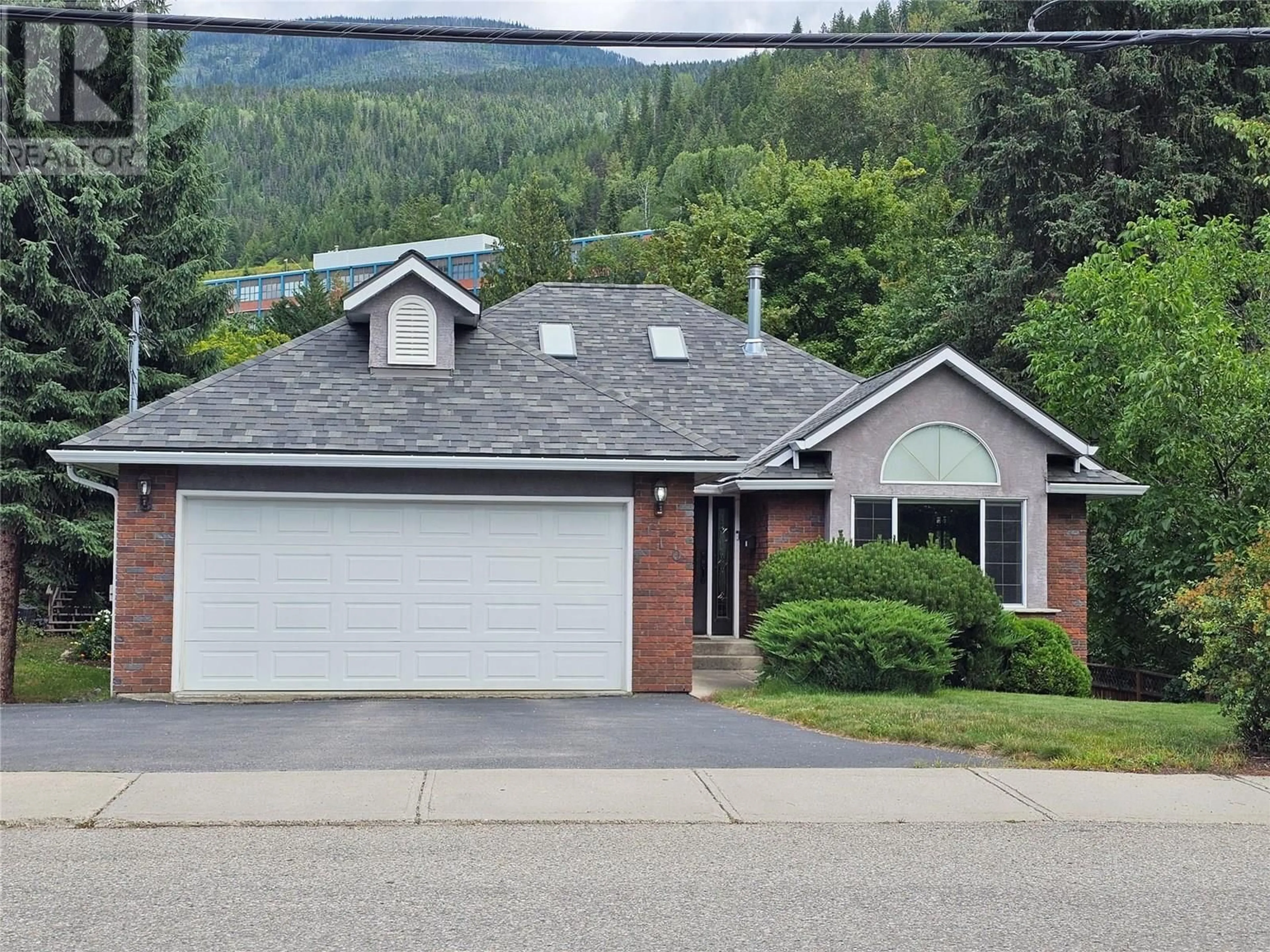 Home with vinyl exterior material, mountain view for 410 FIFTH STREET, Nelson British Columbia V1L2W7