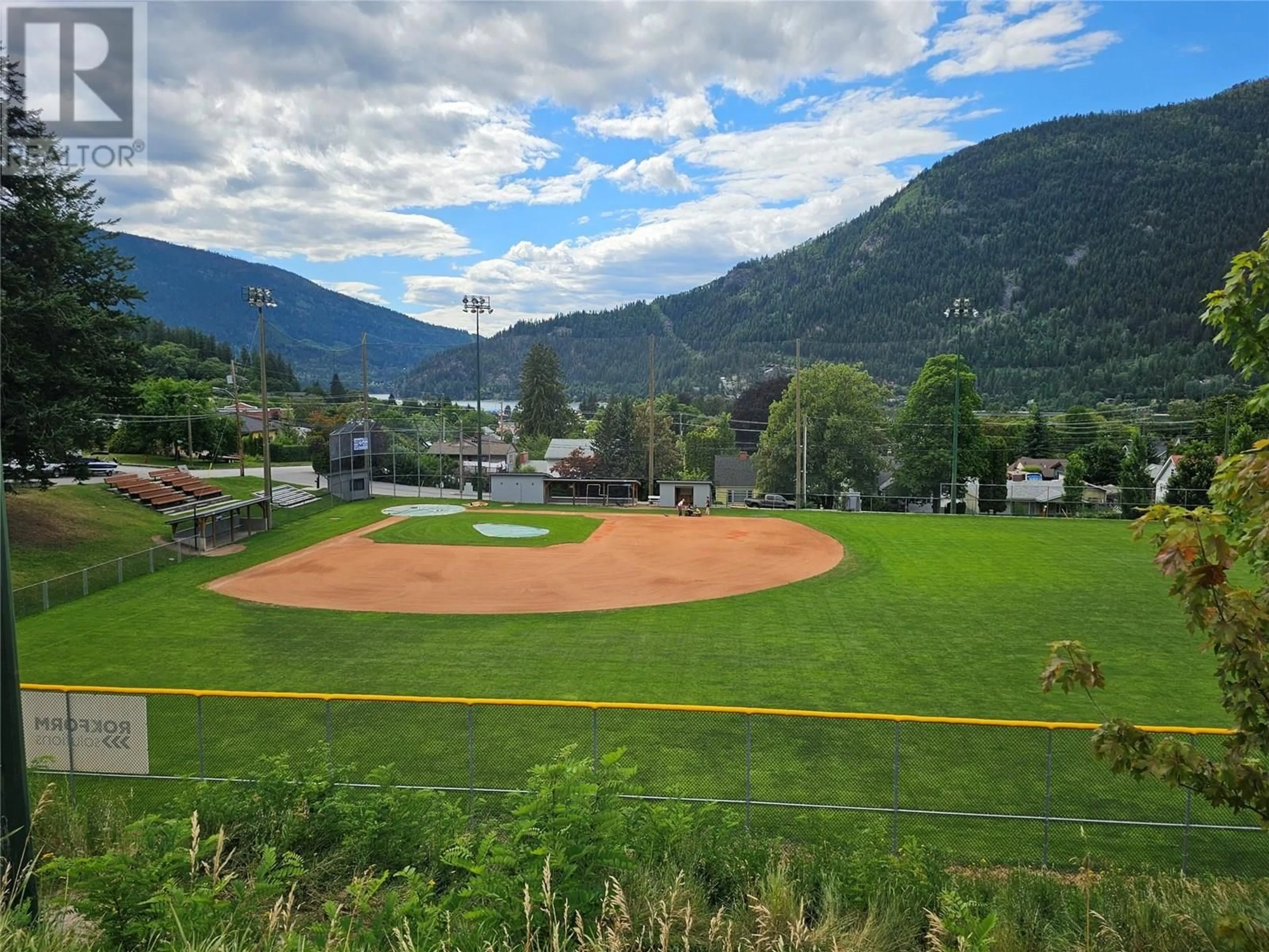 A pic from outside/outdoor area/front of a property/back of a property/a pic from drone, mountain view for 410 FIFTH STREET, Nelson British Columbia V1L2W7