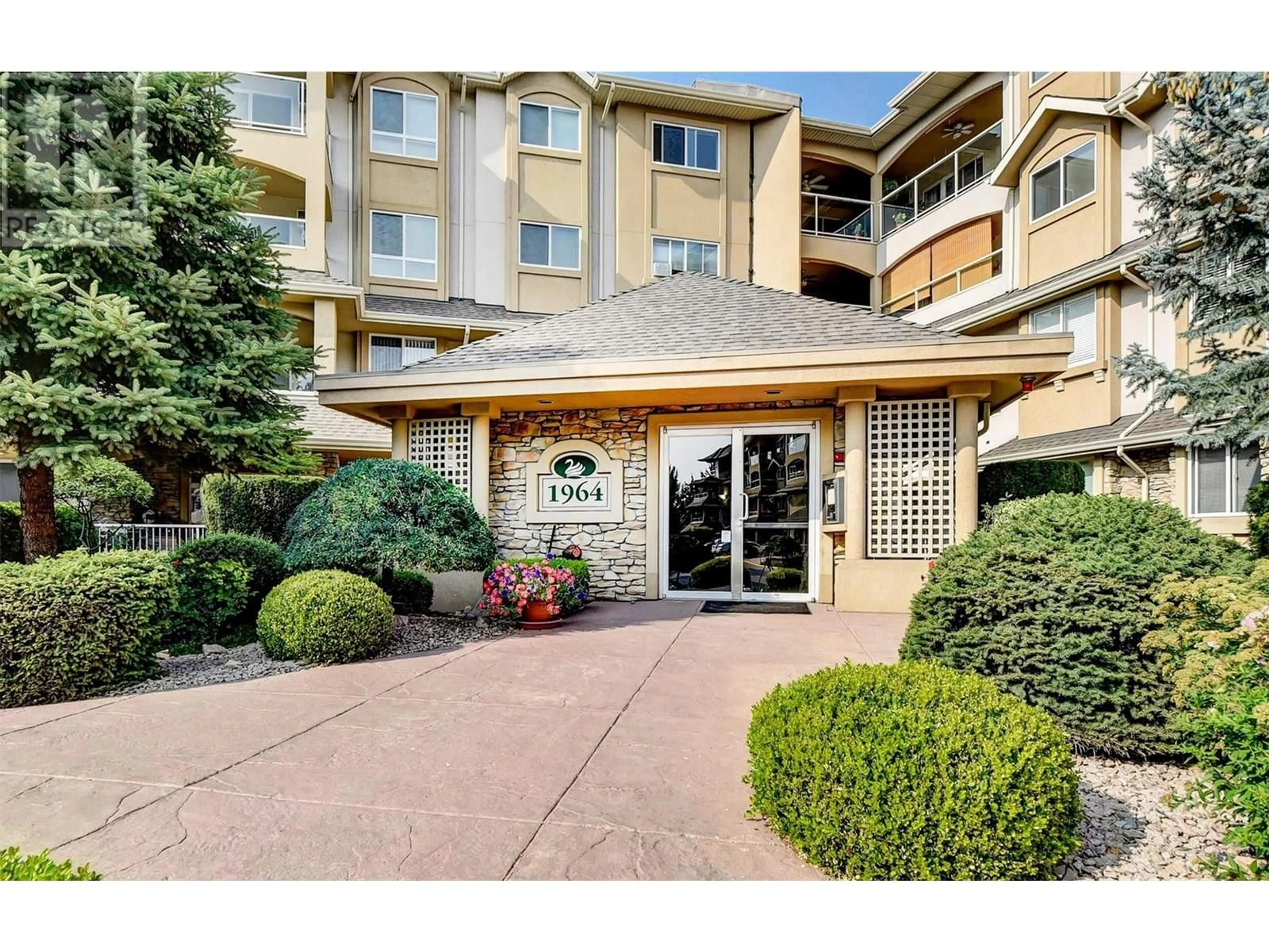 Indoor foyer for 413 - 1964 ENTERPRISE WAY, Kelowna British Columbia V1Y9S7
