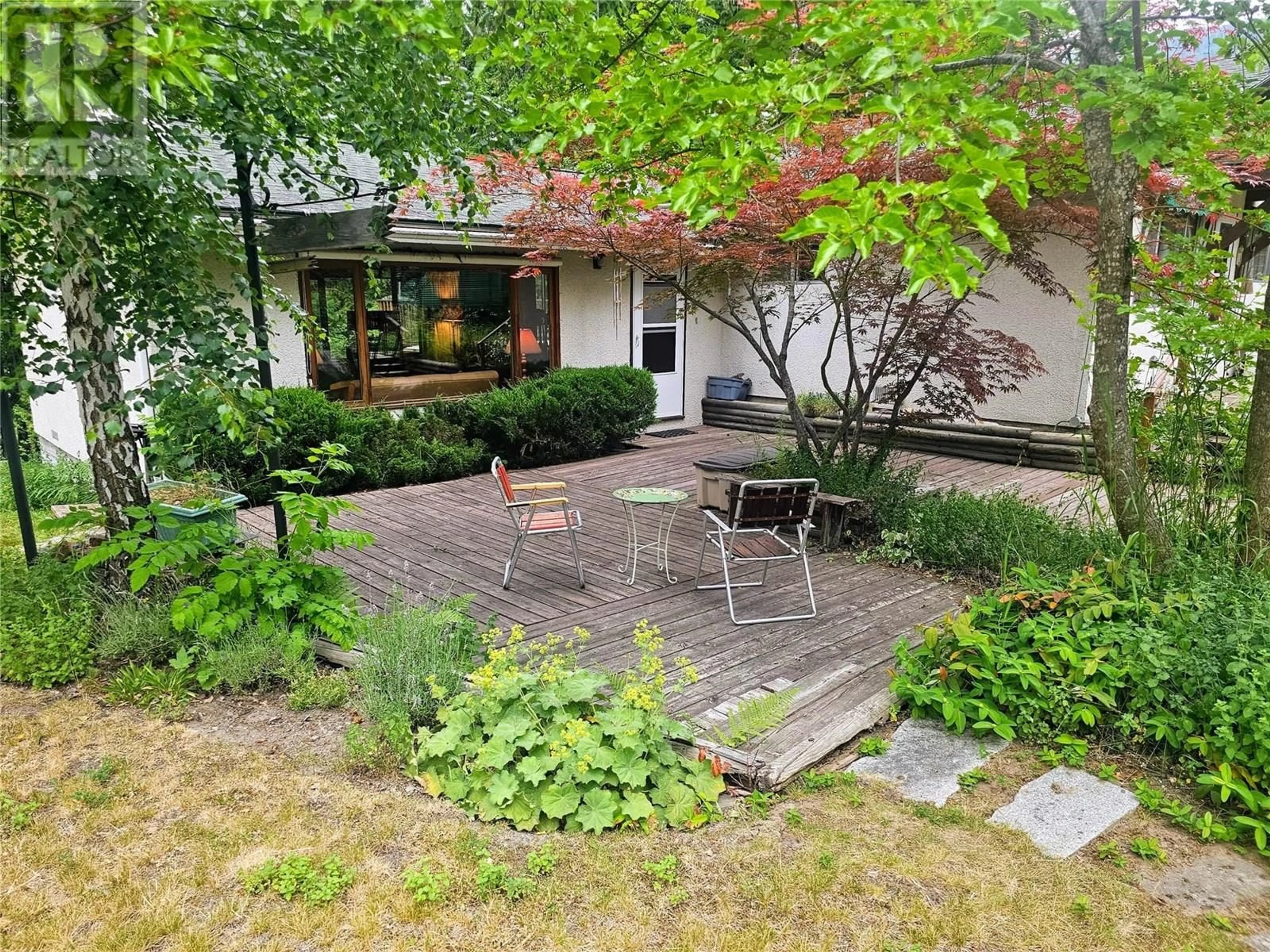 Patio, street for 814 GORE STREET WEST, Nelson British Columbia V1L3H5
