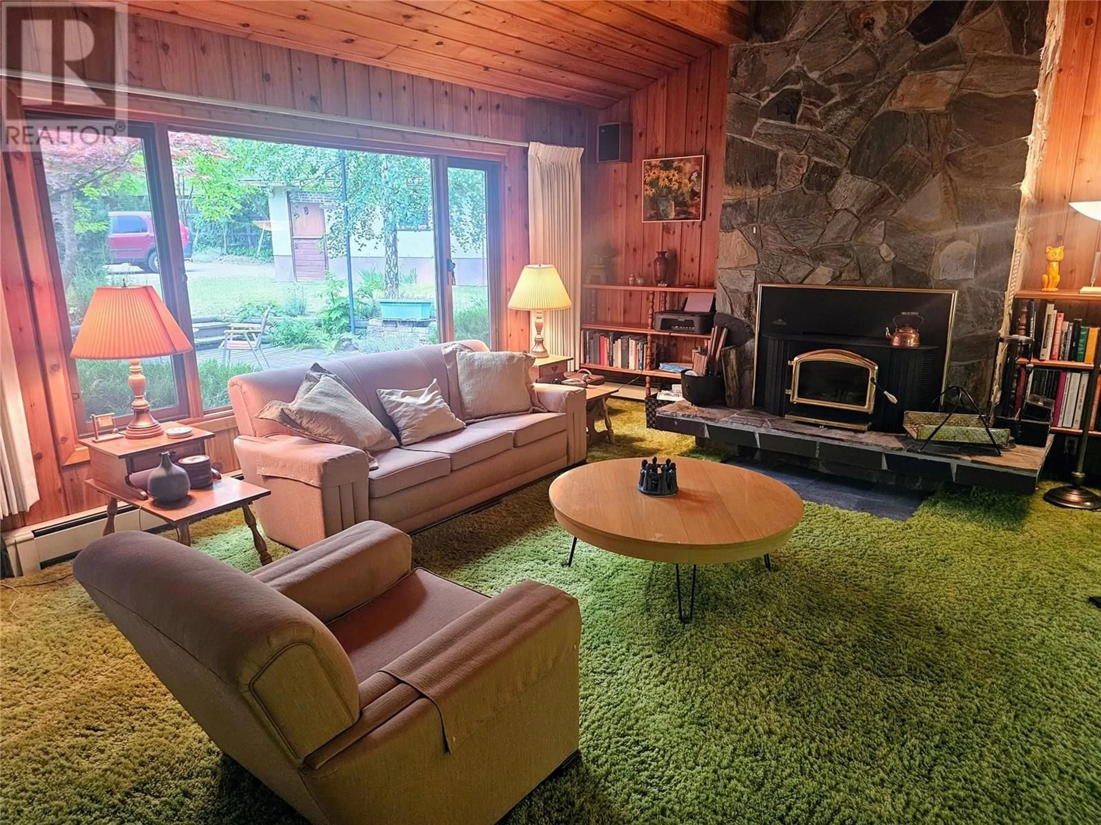 Living room with furniture, unknown for 814 GORE STREET WEST, Nelson British Columbia V1L3H5