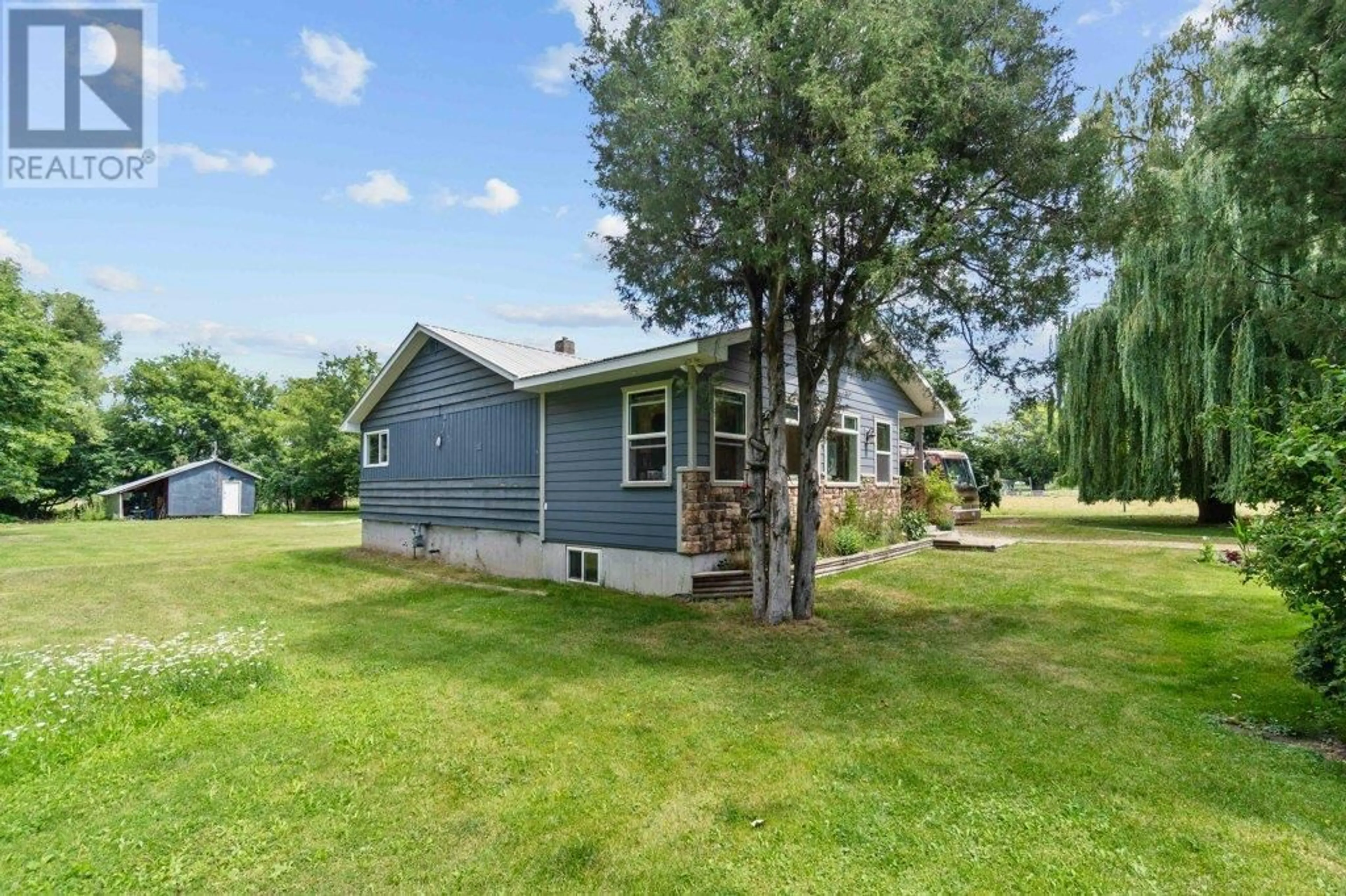 A pic from outside/outdoor area/front of a property/back of a property/a pic from drone, unknown for 7031 50 AVENUE SOUTHWEST, Salmon Arm British Columbia V1E3C4