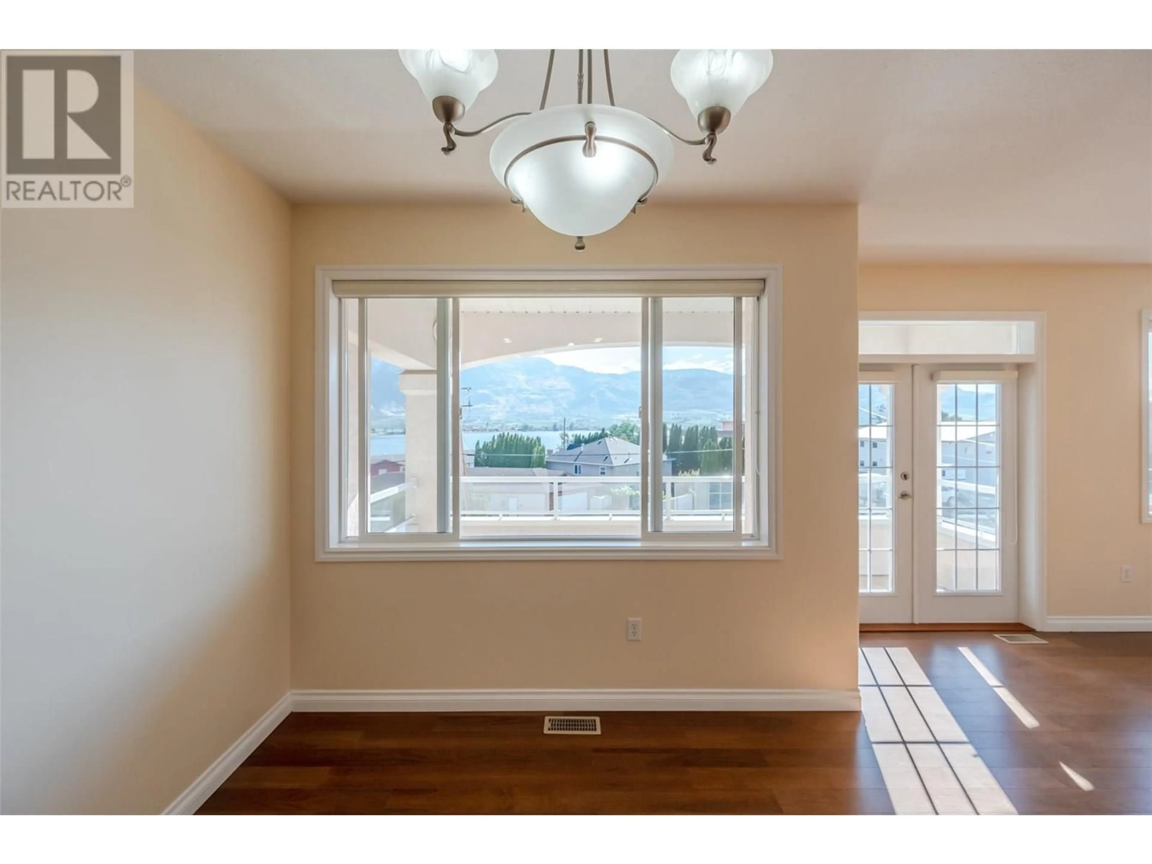 Indoor entryway for 301 - 5820 89TH STREET, Osoyoos British Columbia V0H1V1