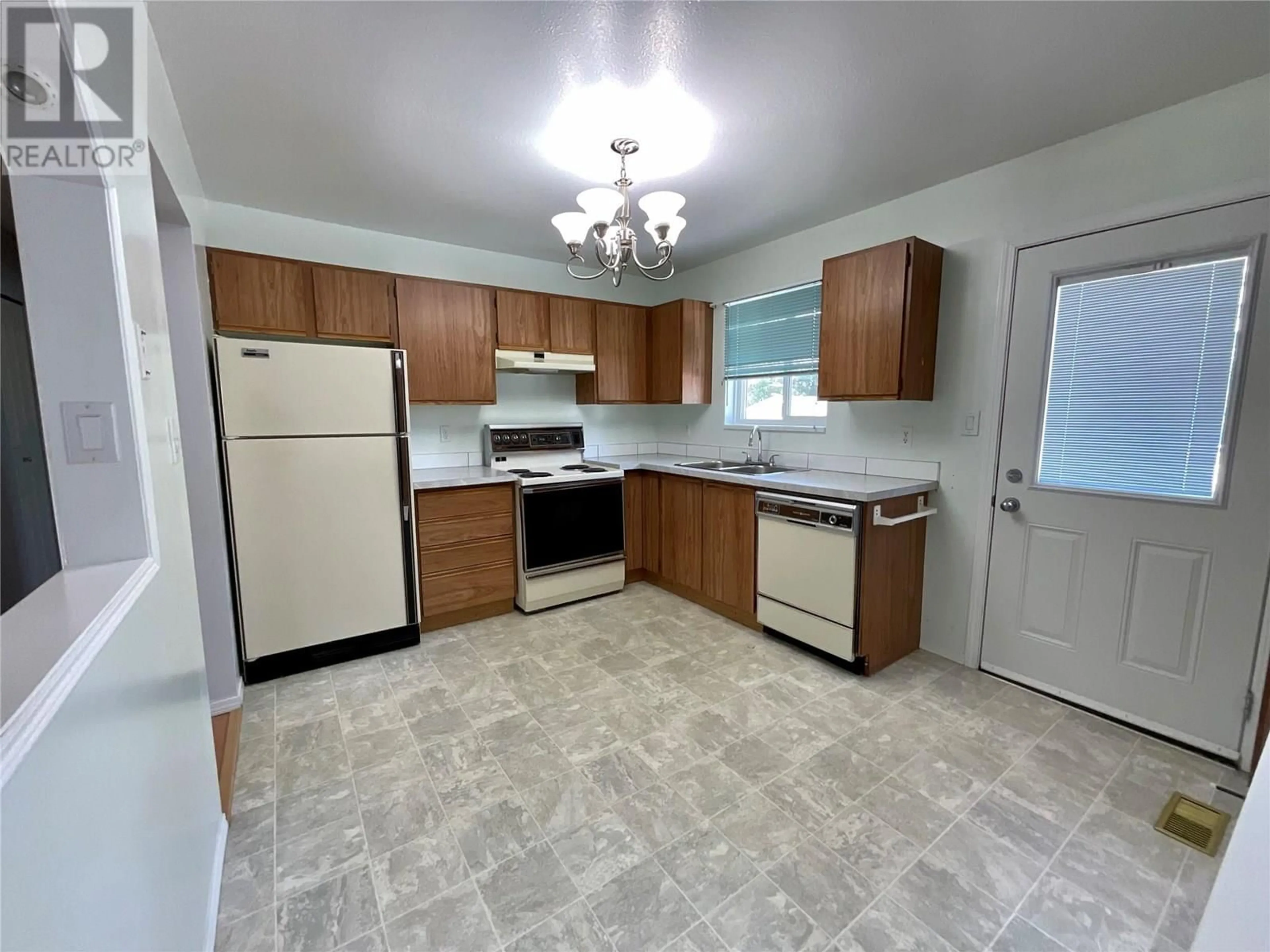Standard kitchen, ceramic/tile floor for 120 ASH CRESCENT, Tumbler Ridge British Columbia V0C2W0